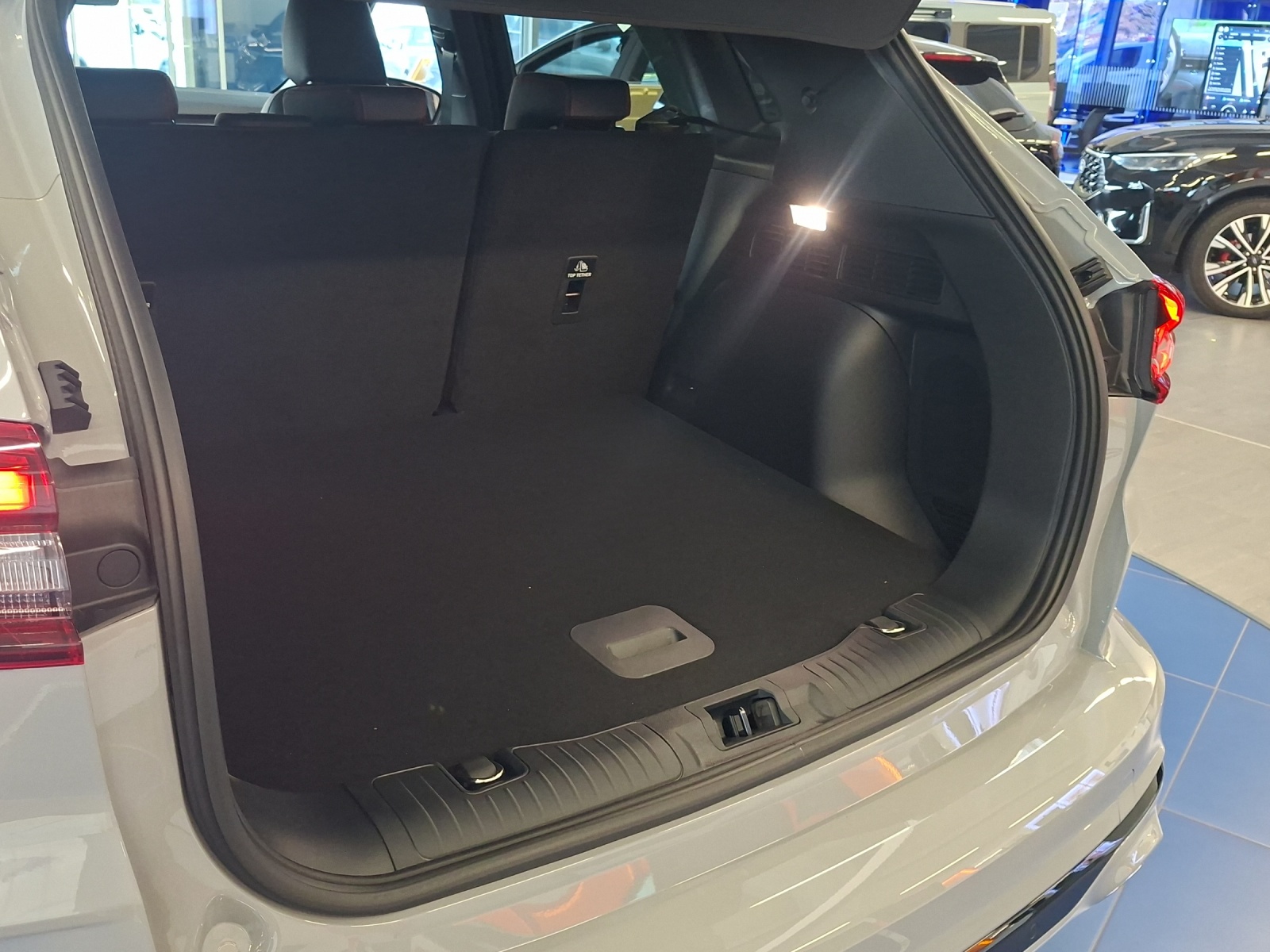 FORD Kuga 2.5 FHEV ST-Line X 4WD-image-13