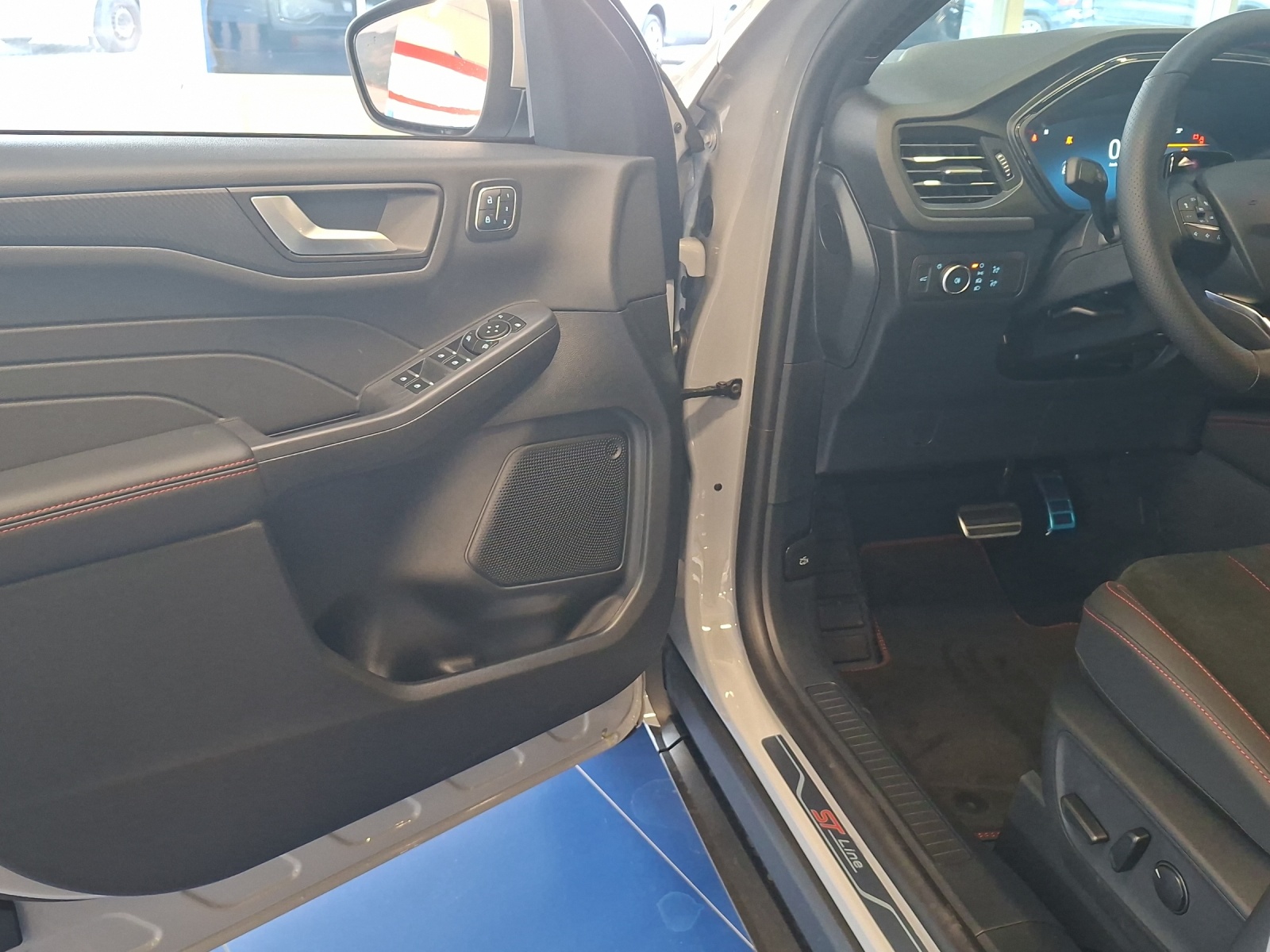 FORD Kuga 2.5 FHEV ST-Line X 4WD-image-4