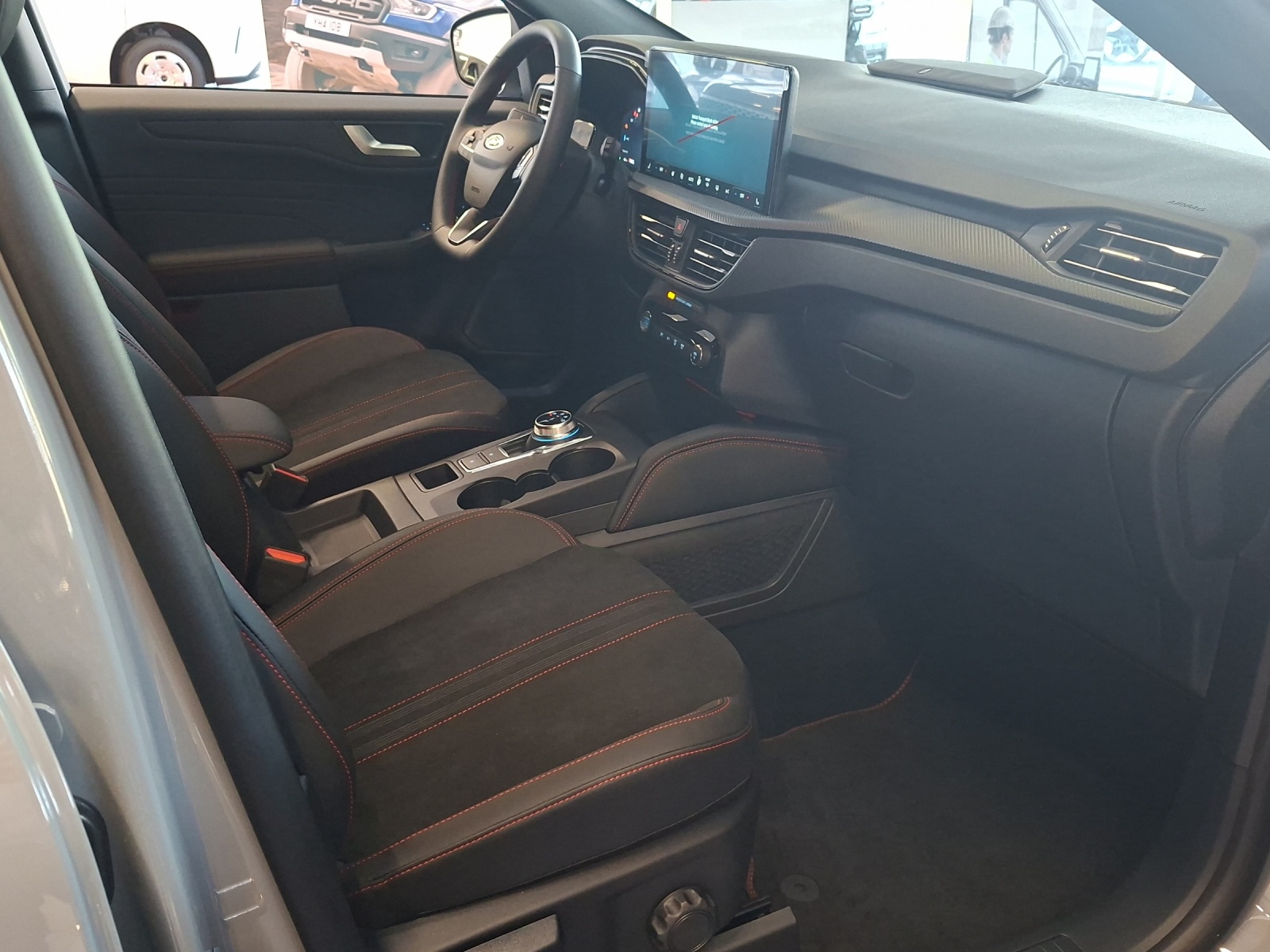 FORD Kuga 2.5 FHEV ST-Line X 4WD-image-9