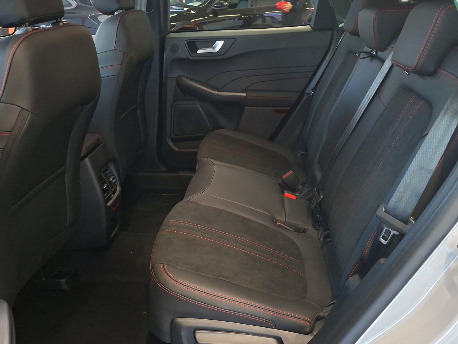 FORD Kuga 2.5 FHEV ST-Line X 4WD-image-7