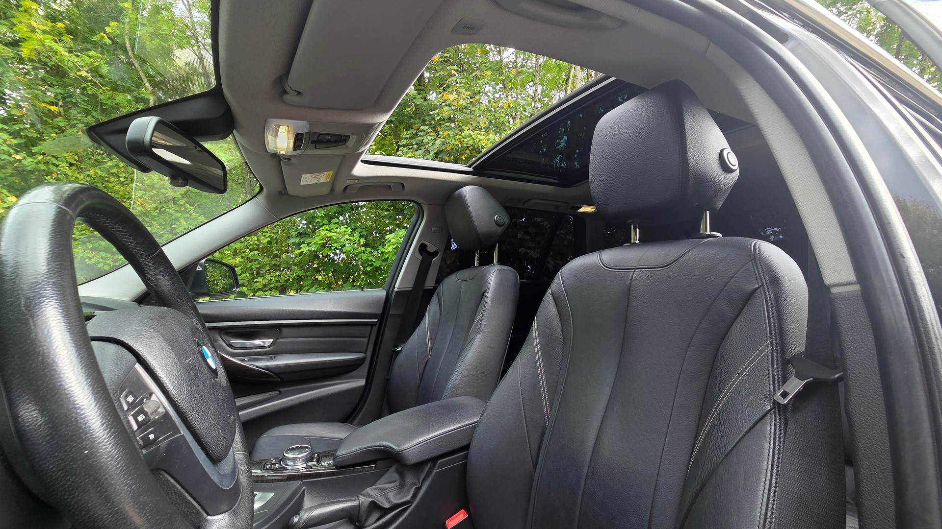 BMW 320d xDrive Touring Luxury Line Steptronic-image-5