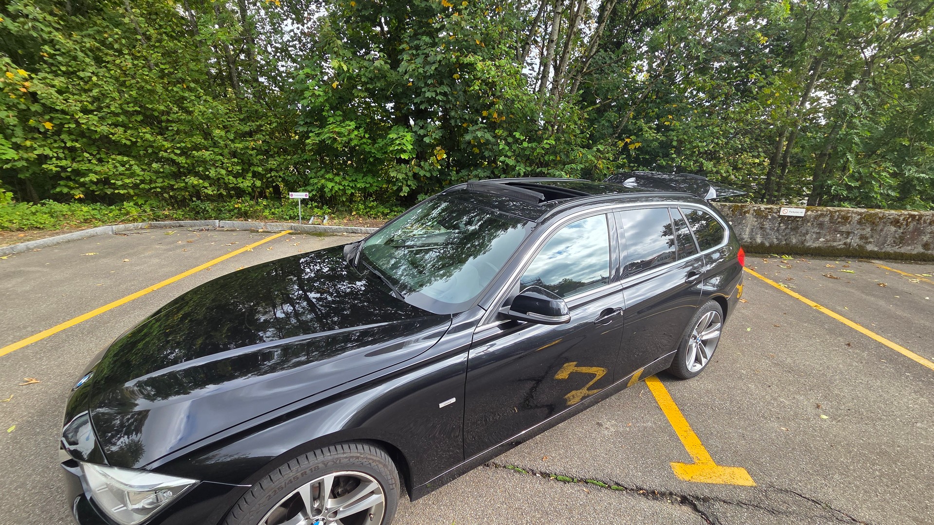 BMW 320d xDrive Touring Luxury Line Steptronic-image-1