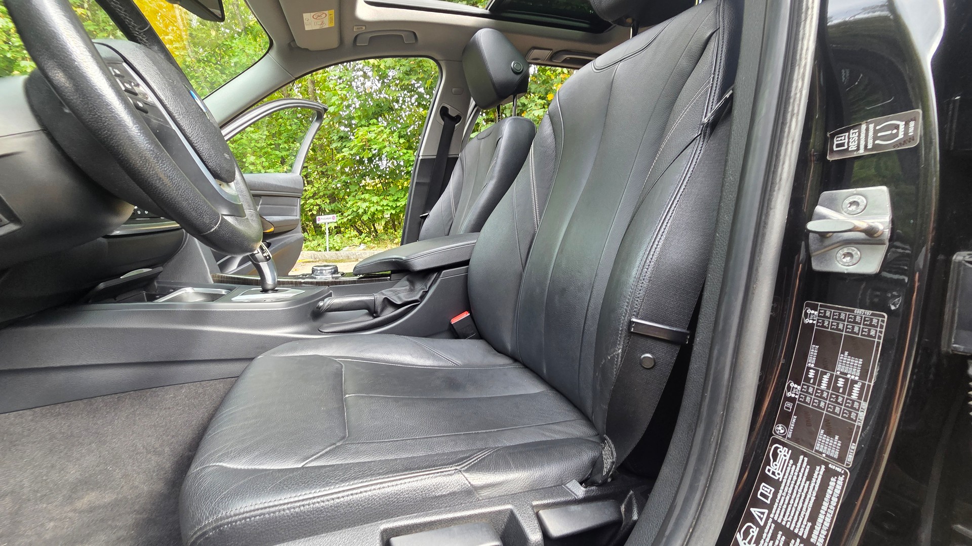 BMW 320d xDrive Touring Luxury Line Steptronic-image-13