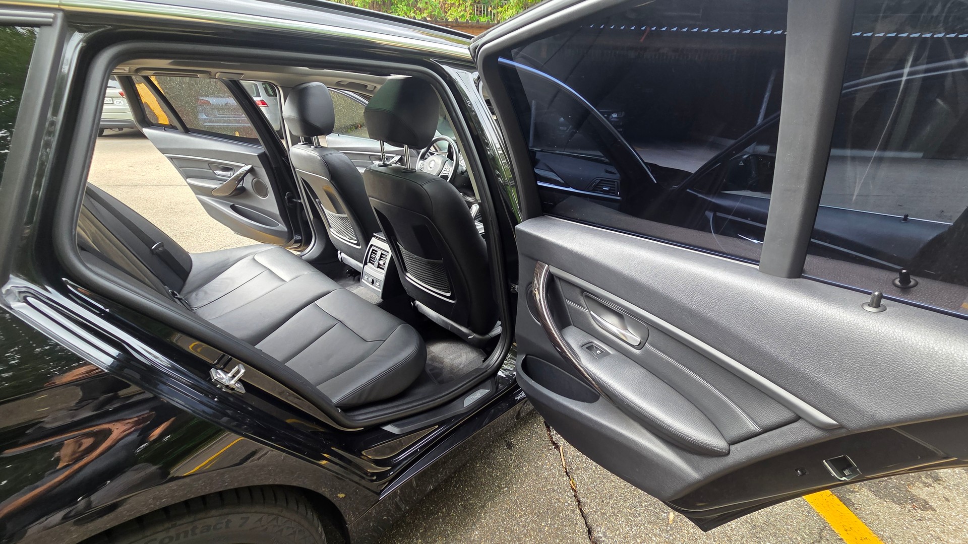 BMW 320d xDrive Touring Luxury Line Steptronic-image-7