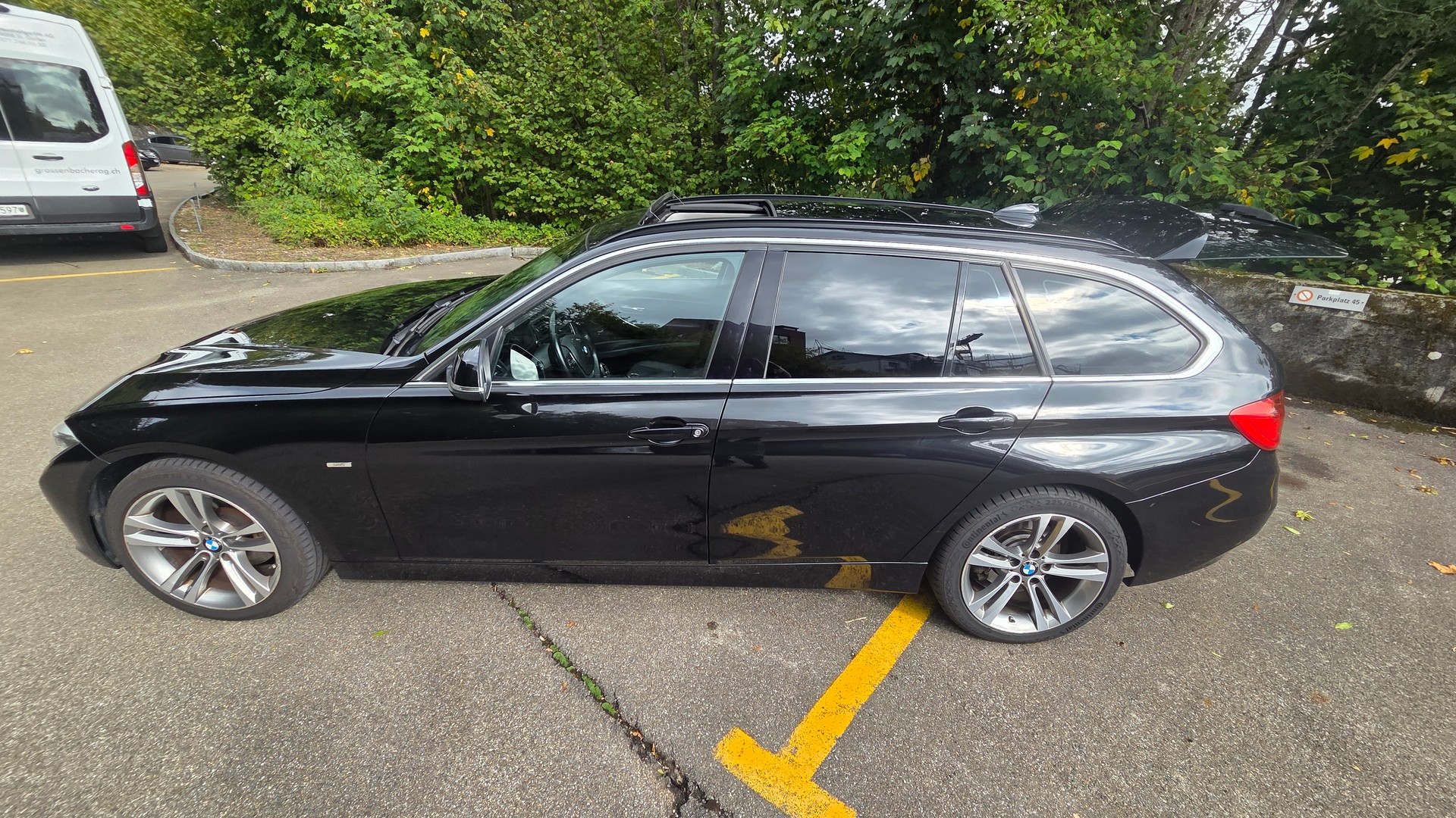 BMW 320d xDrive Touring Luxury Line Steptronic-image-2
