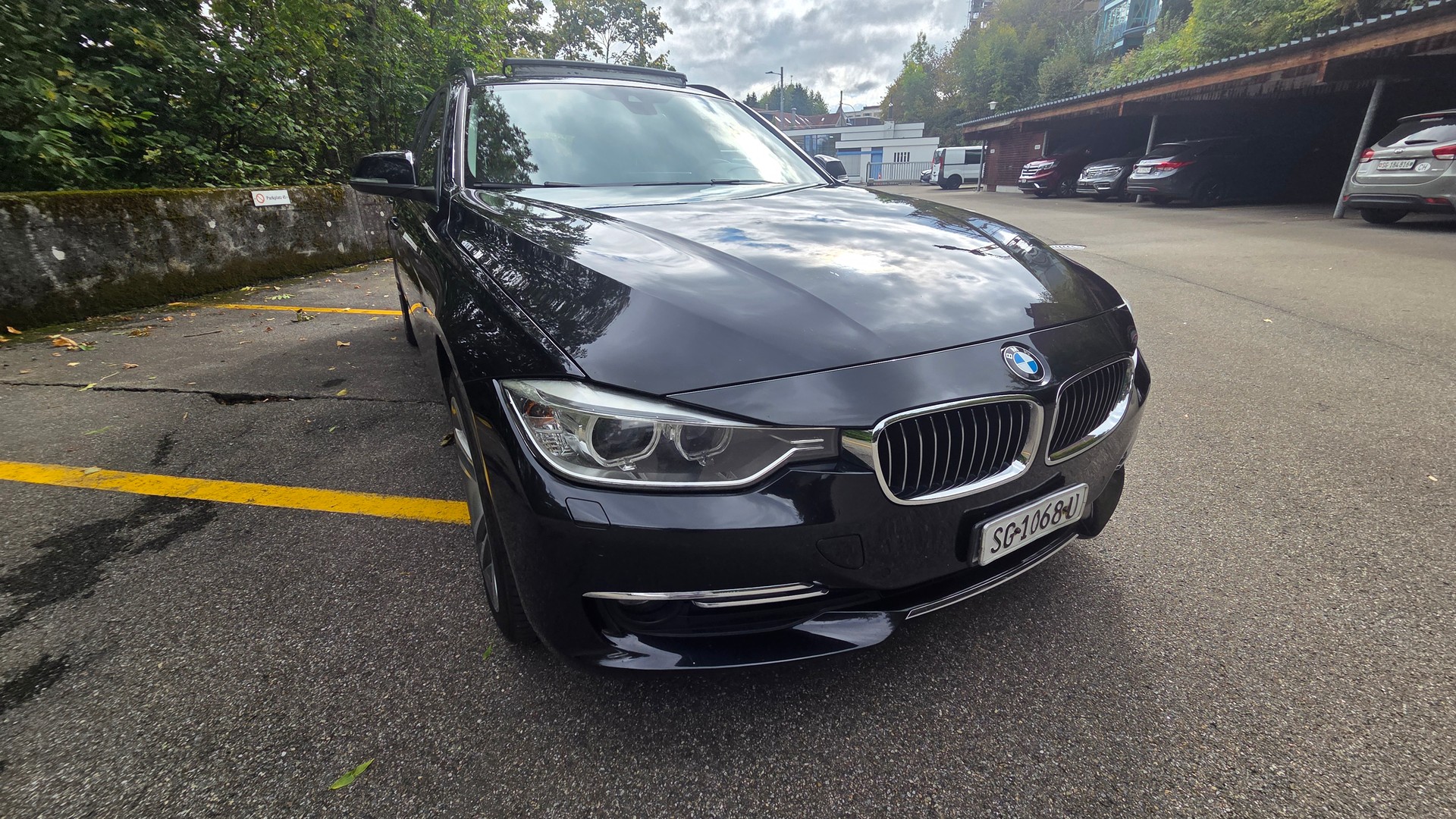 BMW 320d xDrive Touring Luxury Line Steptronic-image-0
