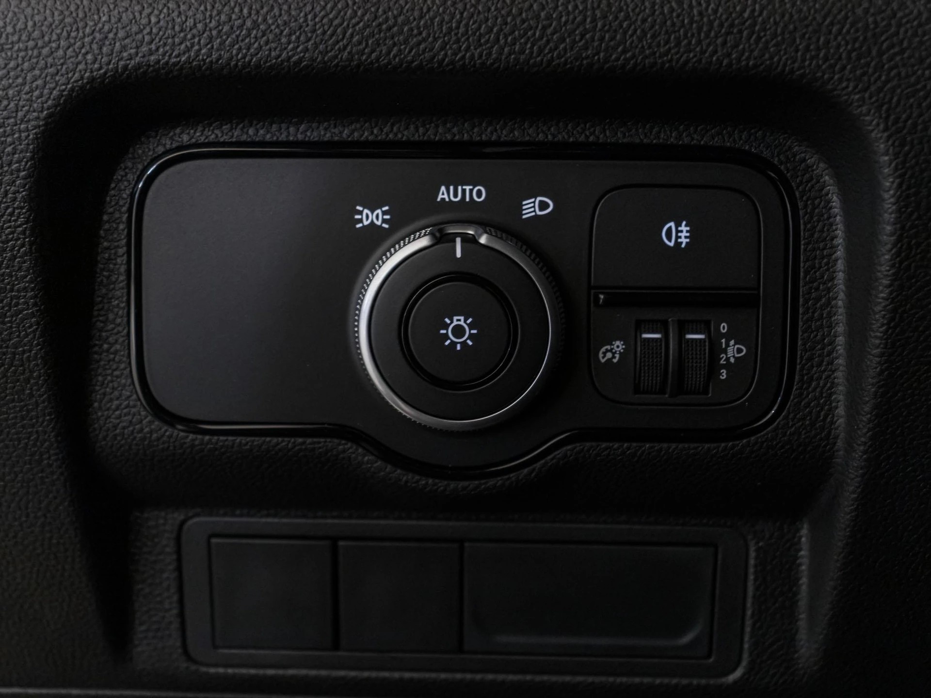 MERCEDES-BENZ 110 Kasten AHK CH-Fahrzeug NEU-image-9
