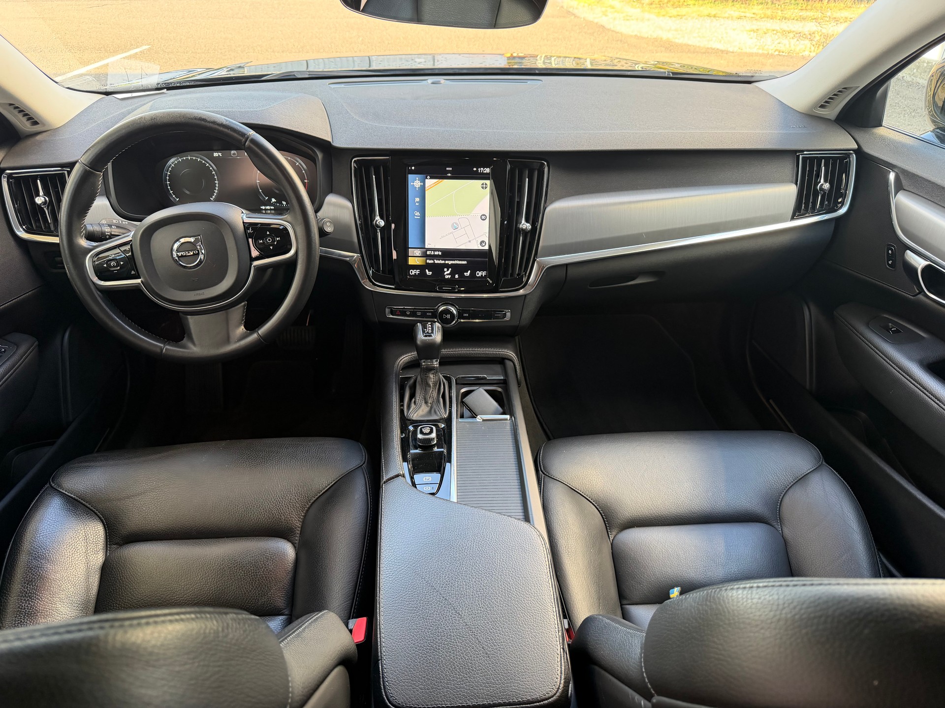 VOLVO V90 D4 AWD Momentum Geartronic-image-13