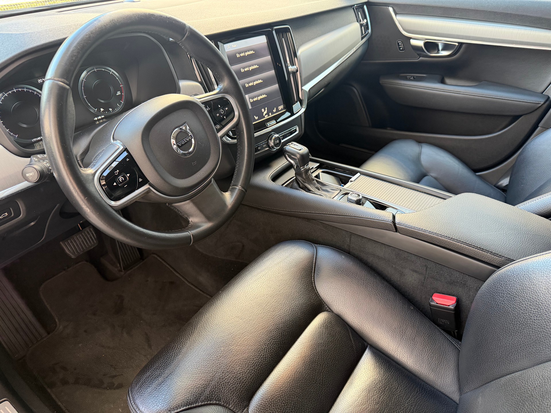 VOLVO V90 D4 AWD Momentum Geartronic-image-7