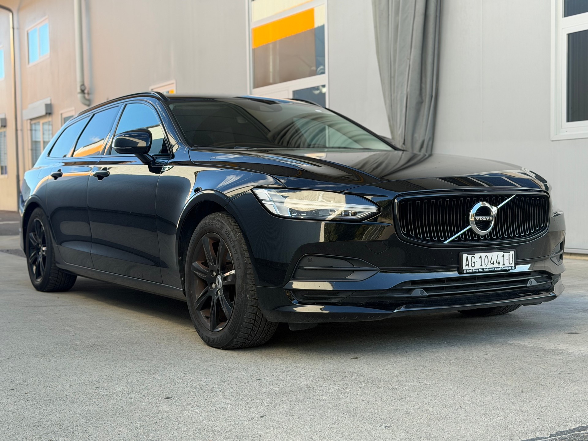 VOLVO V90 D4 AWD Momentum Geartronic-image-3