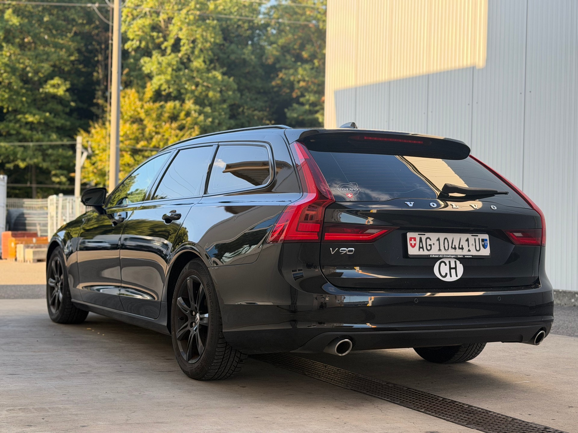 VOLVO V90 D4 AWD Momentum Geartronic-image-4