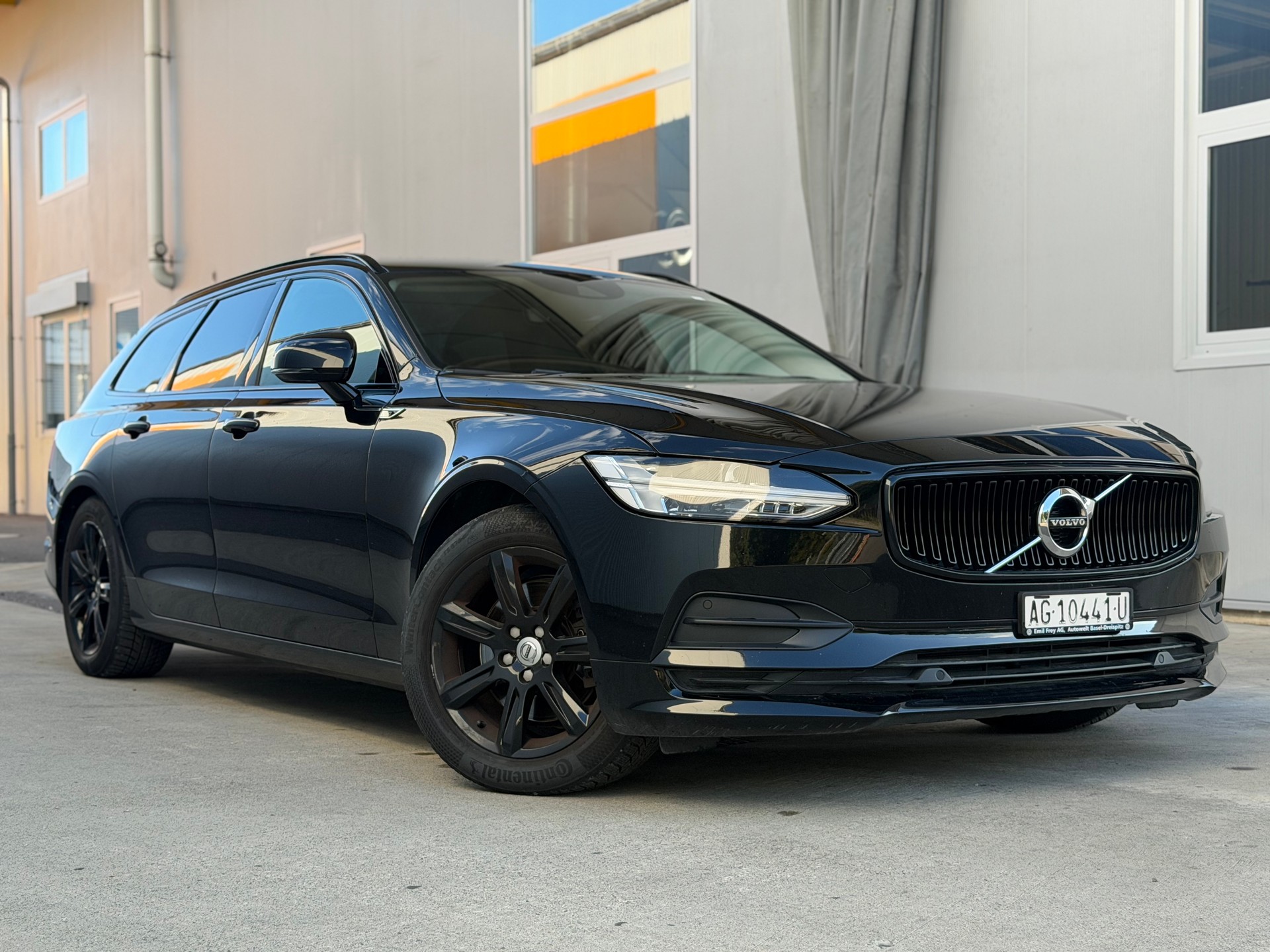 VOLVO V90 D4 AWD Momentum Geartronic-image-0