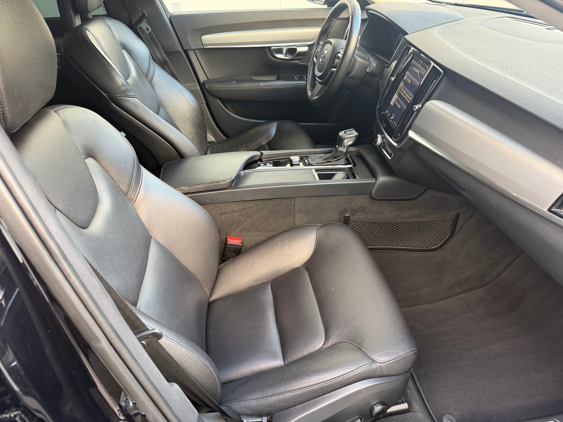 VOLVO V90 D4 AWD Momentum Geartronic-image-11