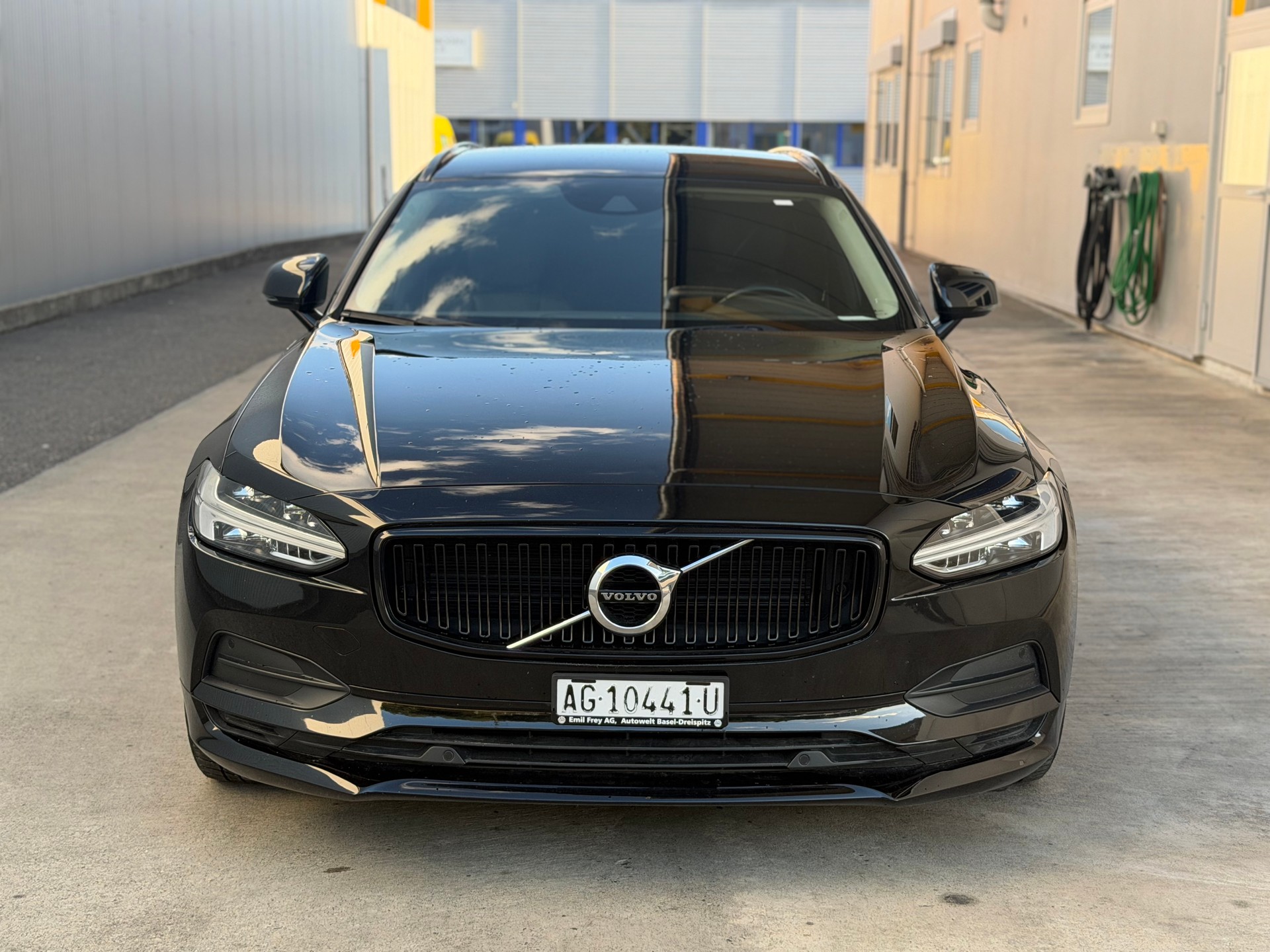 VOLVO V90 D4 AWD Momentum Geartronic-image-2