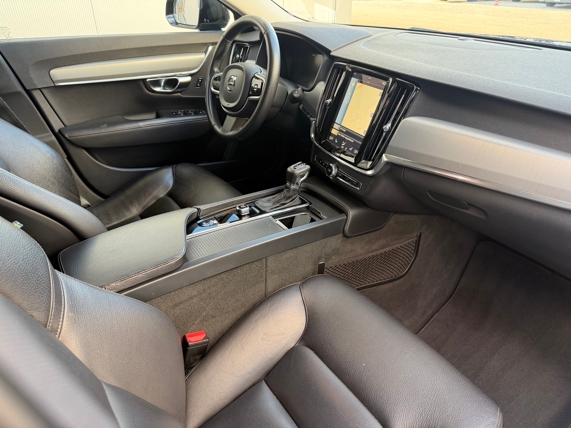 VOLVO V90 D4 AWD Momentum Geartronic-image-10