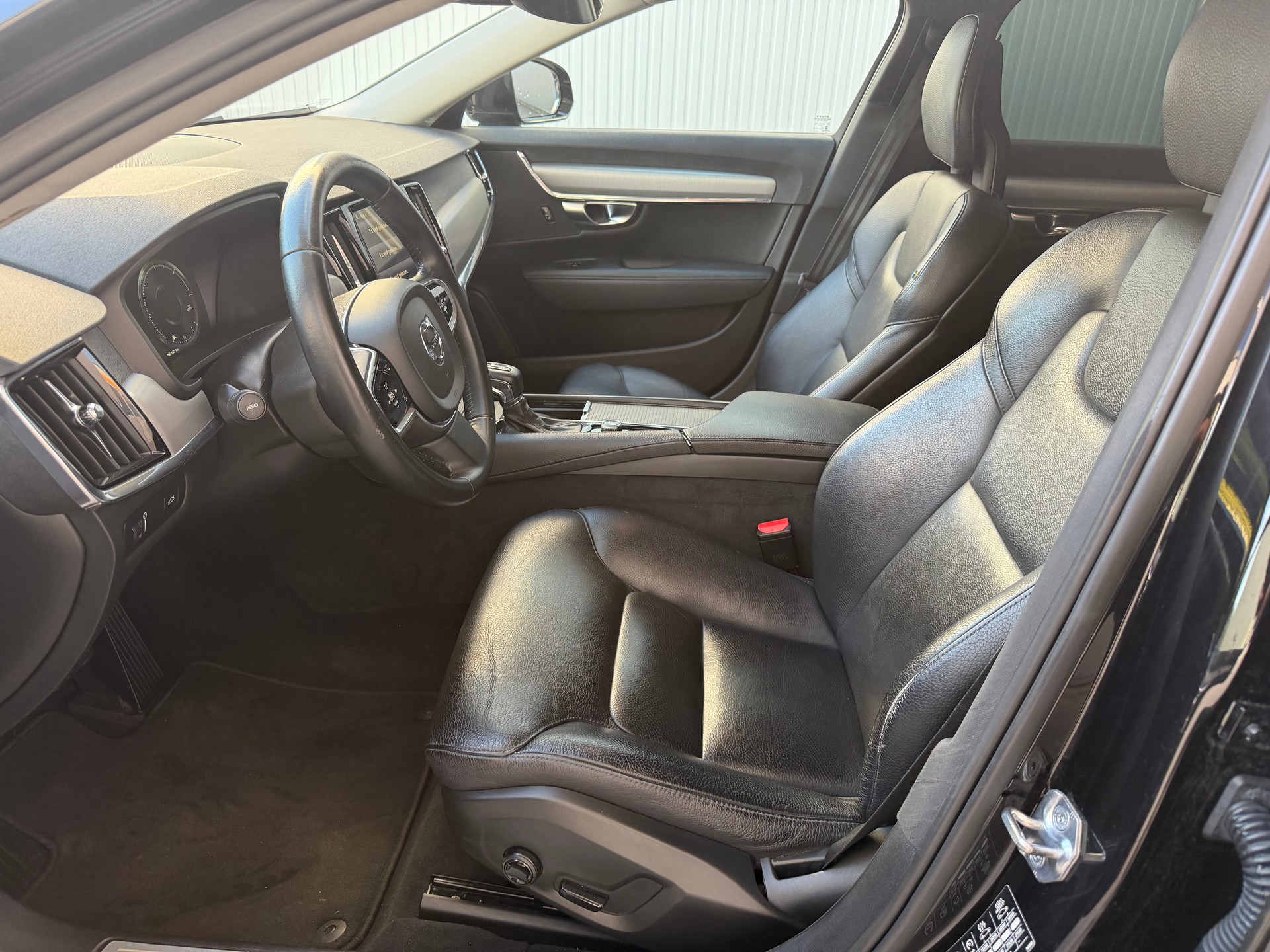 VOLVO V90 D4 AWD Momentum Geartronic-image-8