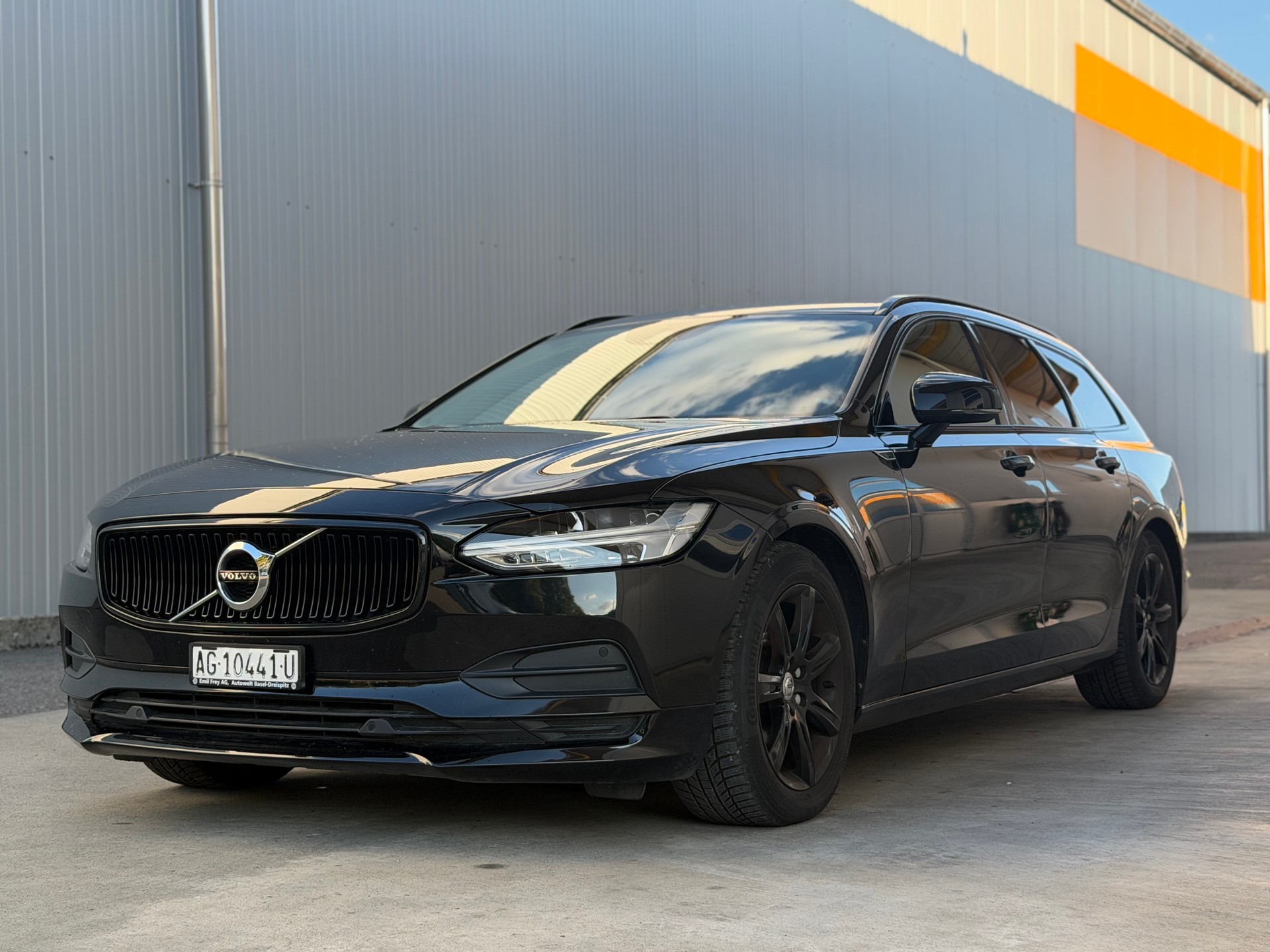 VOLVO V90 D4 AWD Momentum Geartronic-image-1