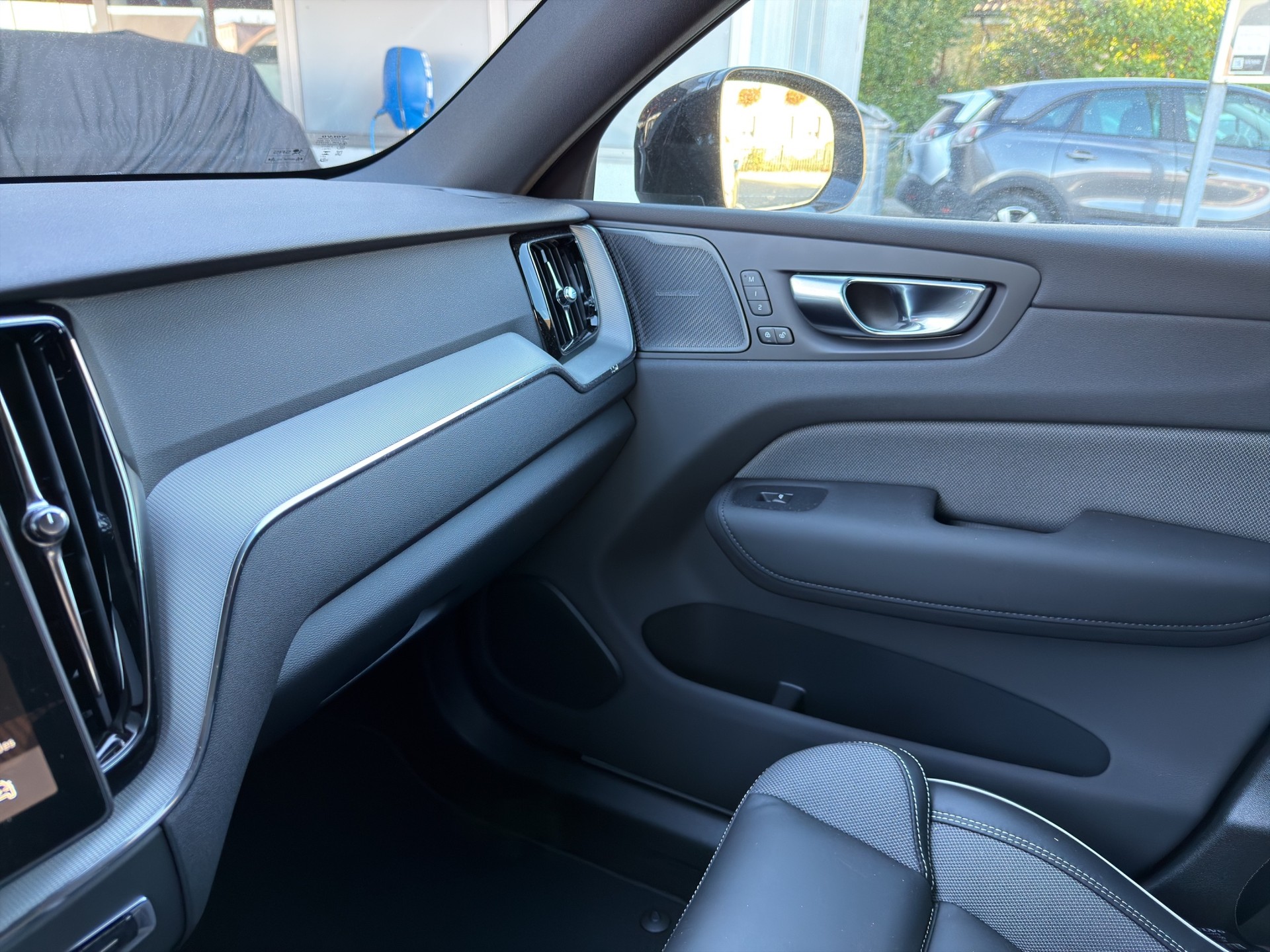 VOLVO XC60 2.0 T8 TE Black Edition eAWD-image-45