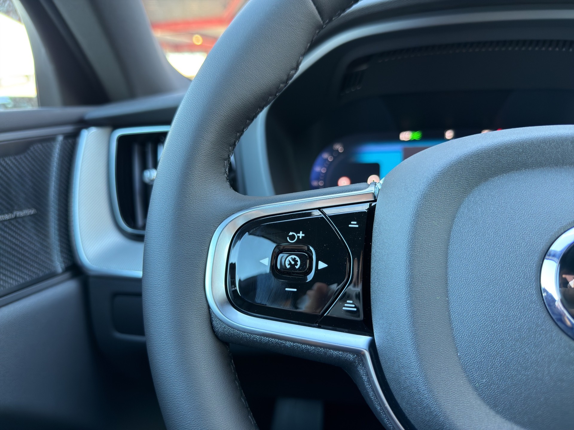 VOLVO XC60 2.0 T8 TE Black Edition eAWD-image-42
