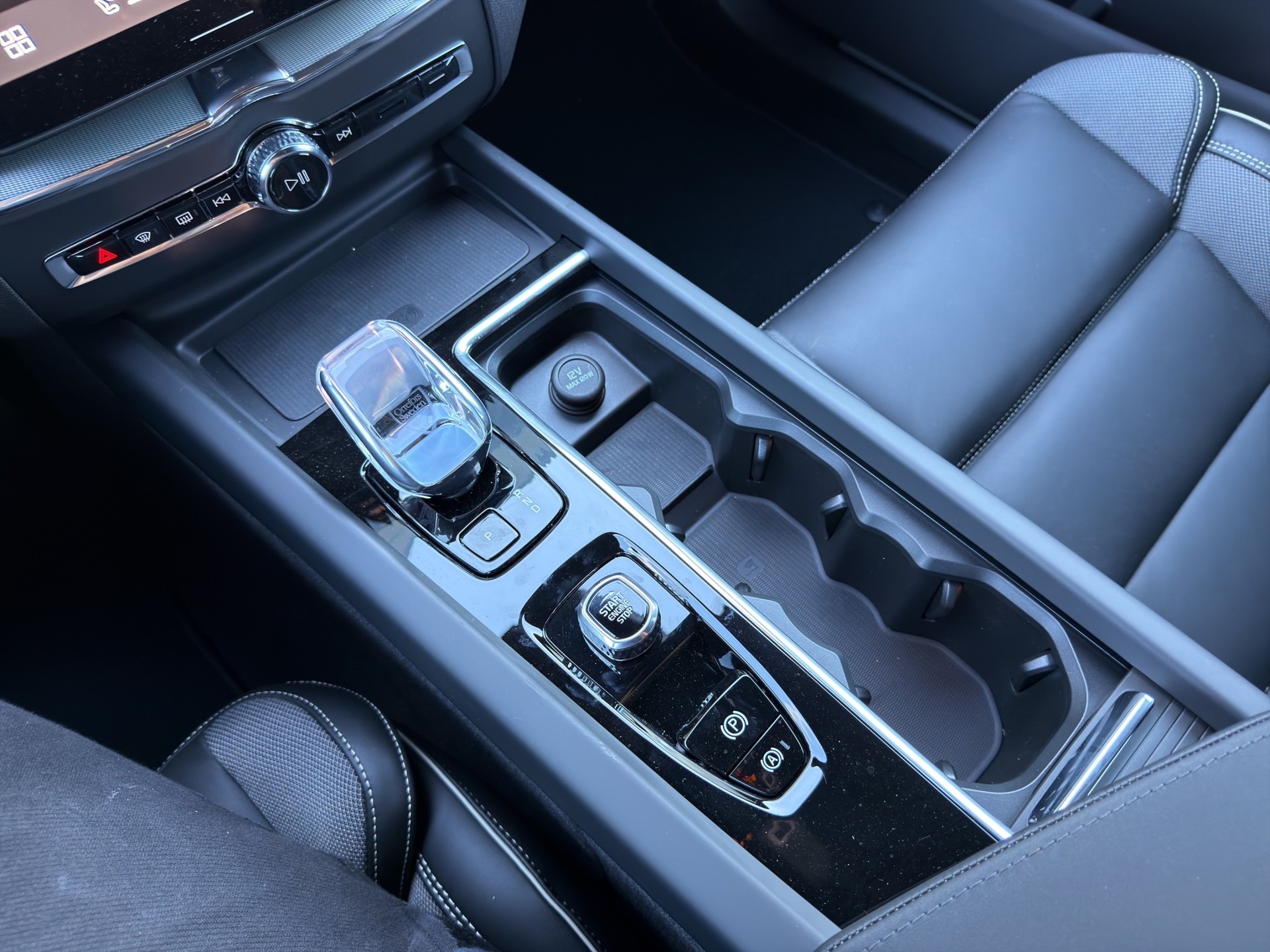 VOLVO XC60 2.0 T8 TE Black Edition eAWD-image-44