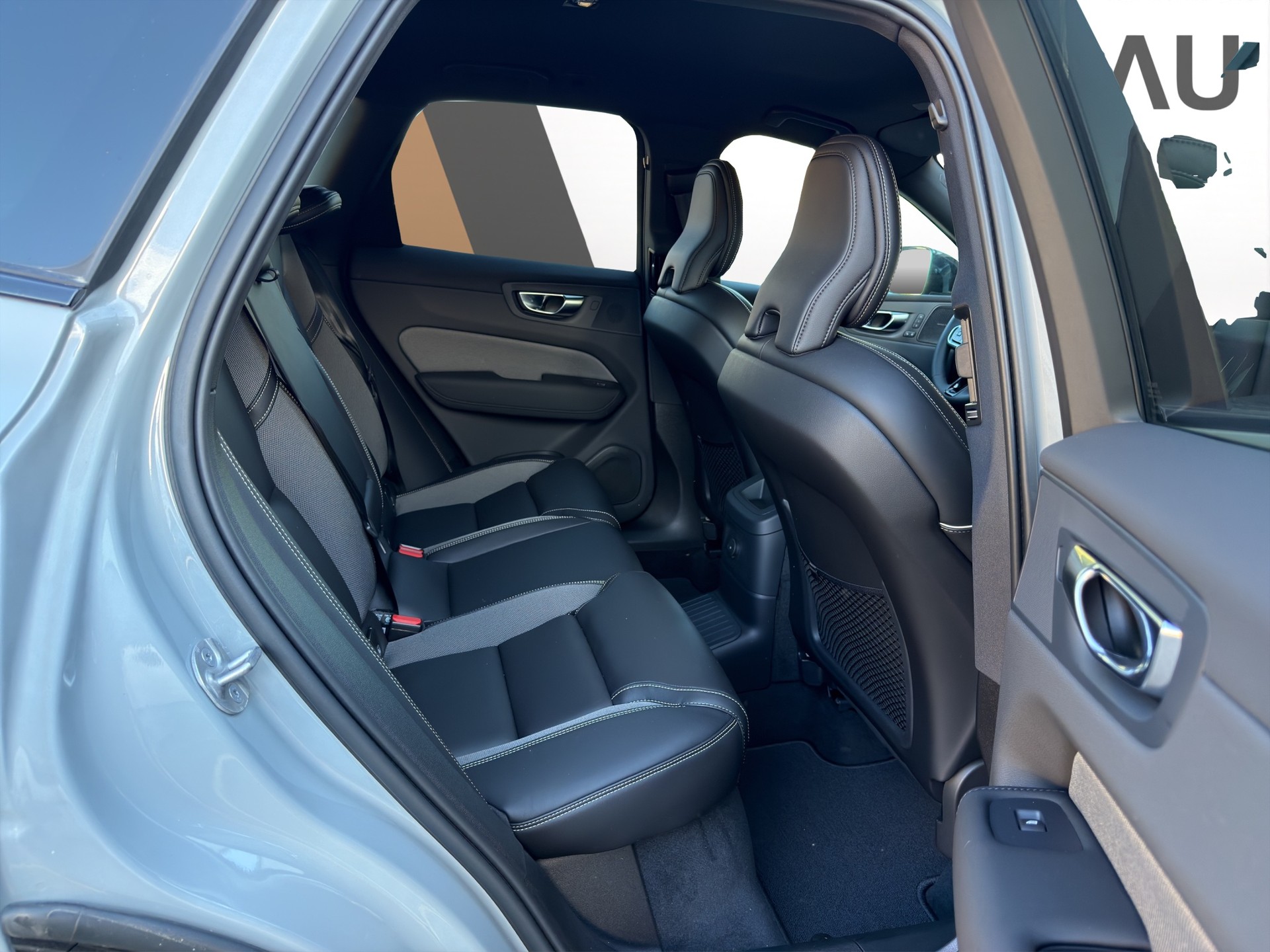 VOLVO XC60 2.0 T8 TE Black Edition eAWD-image-15