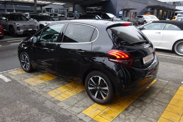PEUGEOT 208 1.2 PureTech Tech Ed-image-3