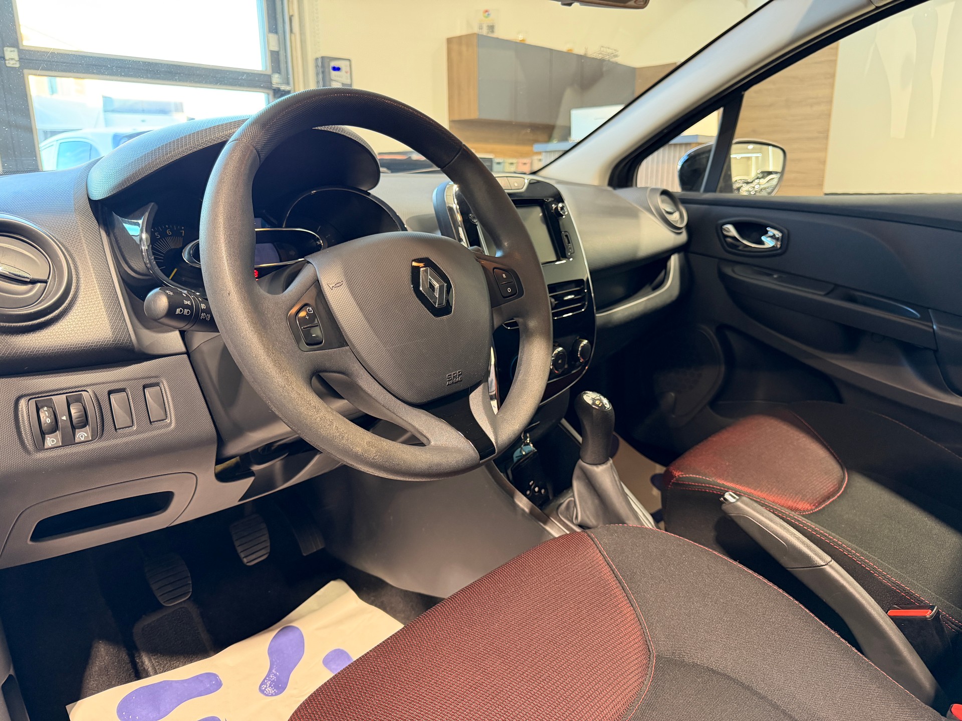 RENAULT Clio 1.2 16V Authentique-showroom-element-1
