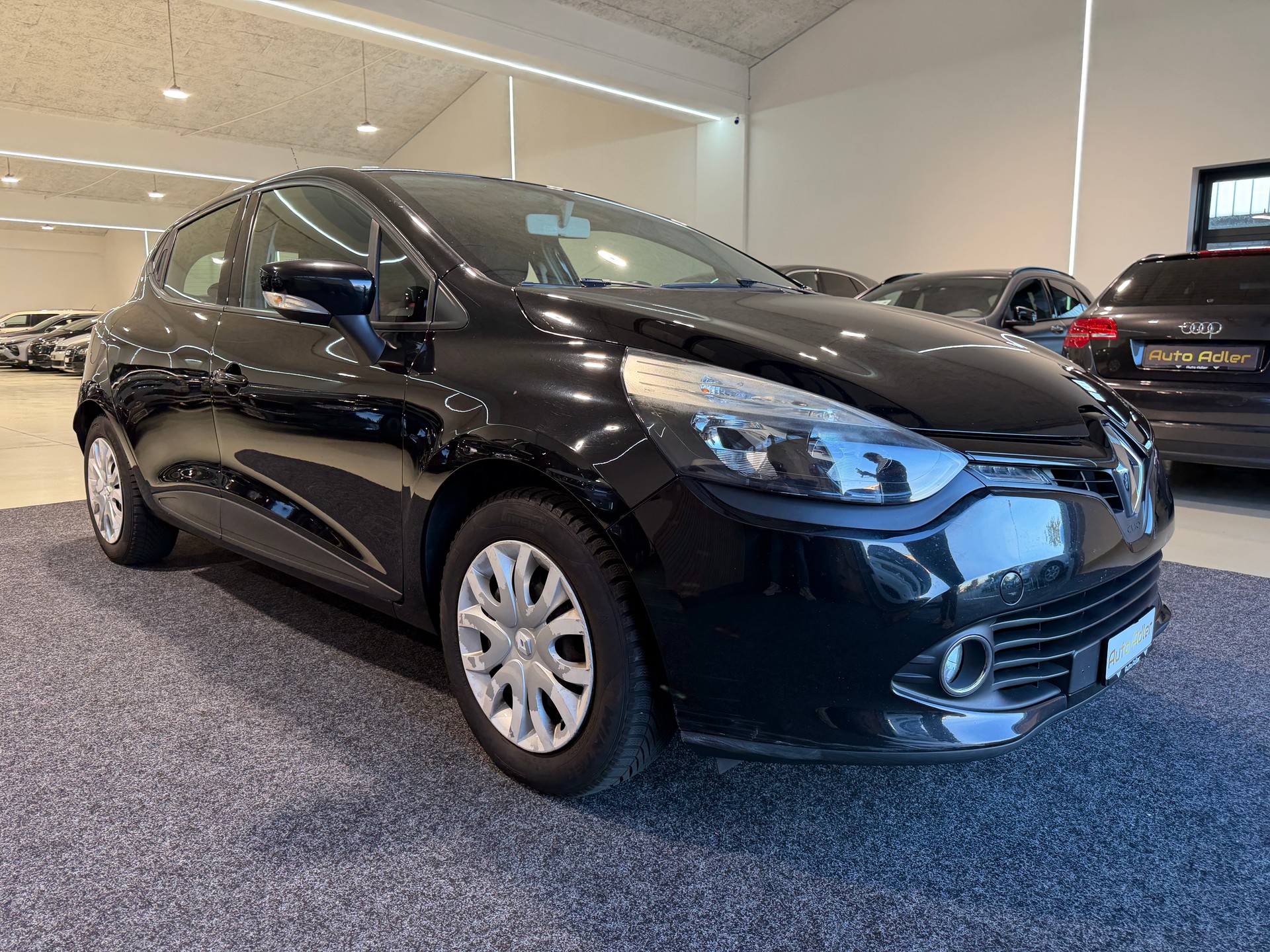 RENAULT Clio 1.2 16V Authentique-showroom-element-3