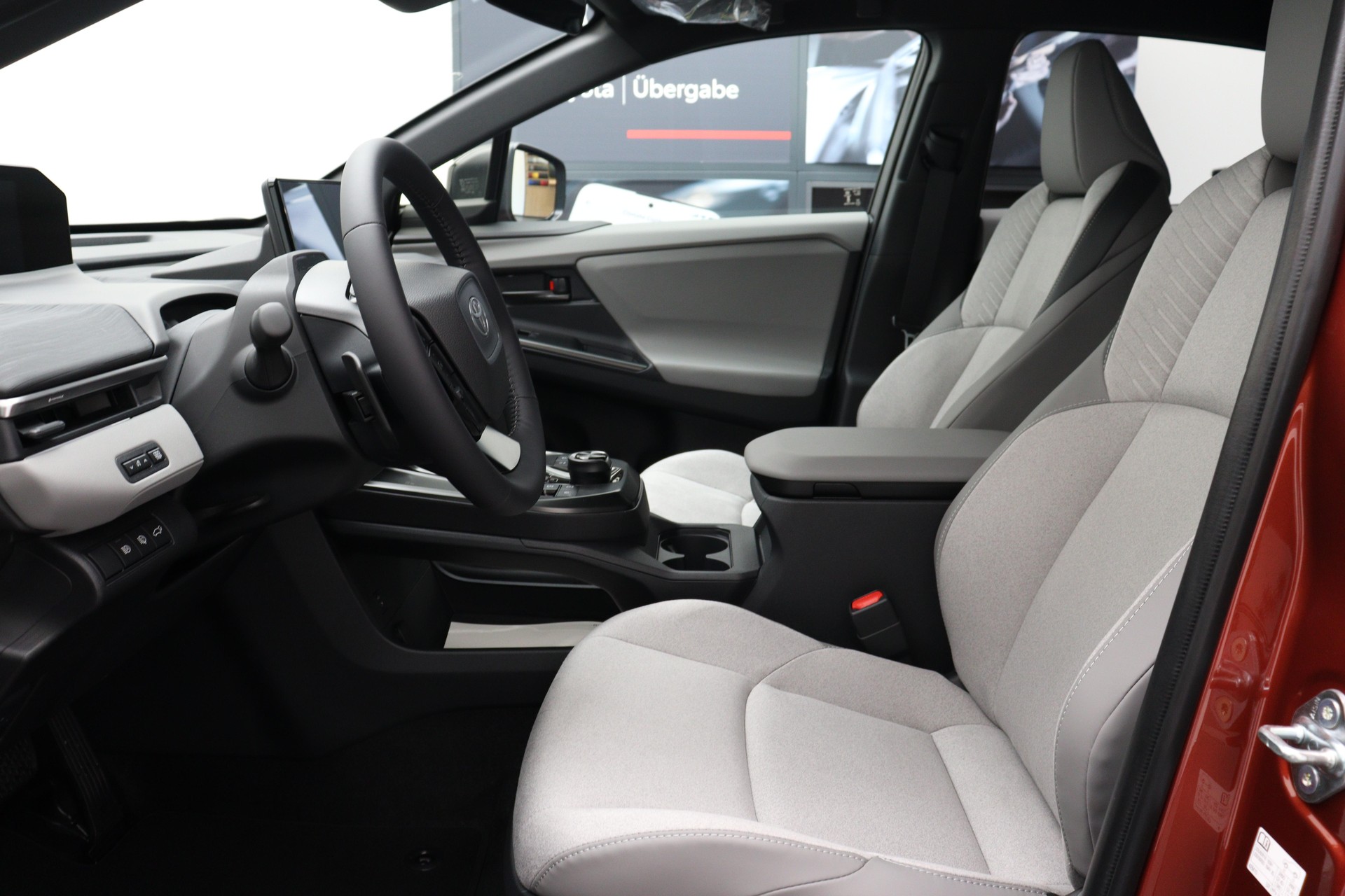 TOYOTA C-HR+ Premium AWD-image-6