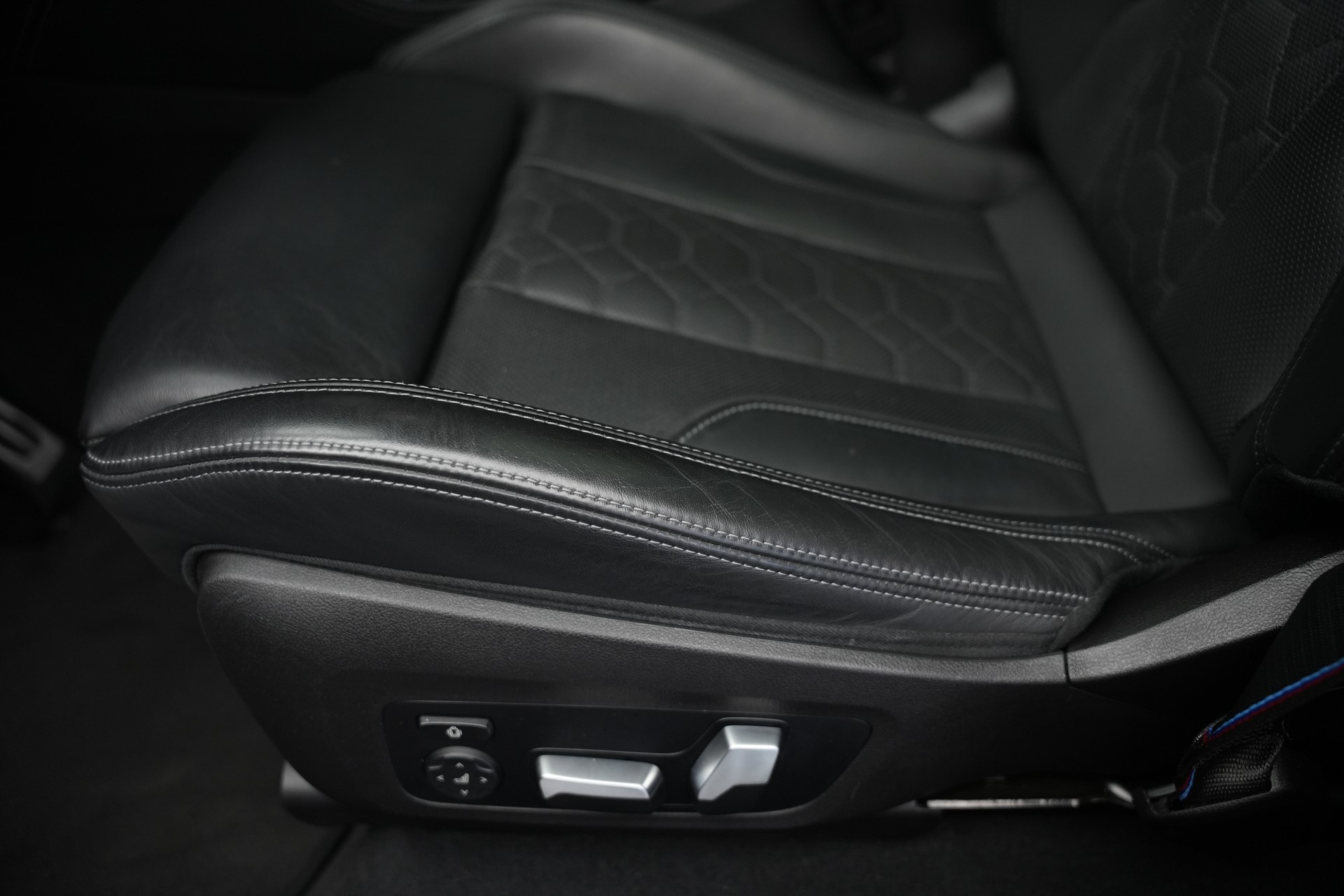 BMW X4M xDrive M Competition Steptronic *CH-Fahrzeug*-image-19