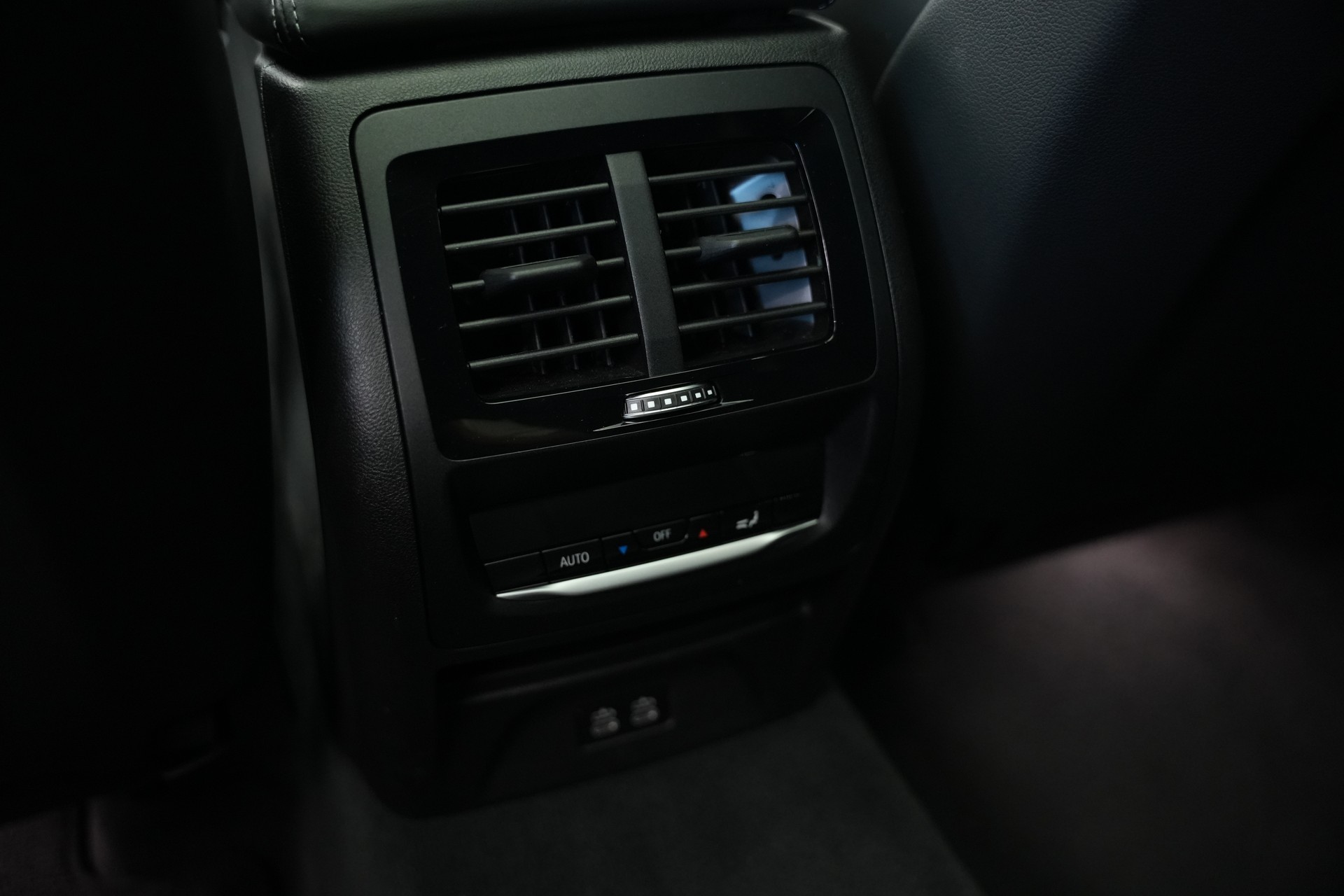 BMW X4M xDrive M Competition Steptronic *CH-Fahrzeug*-image-40