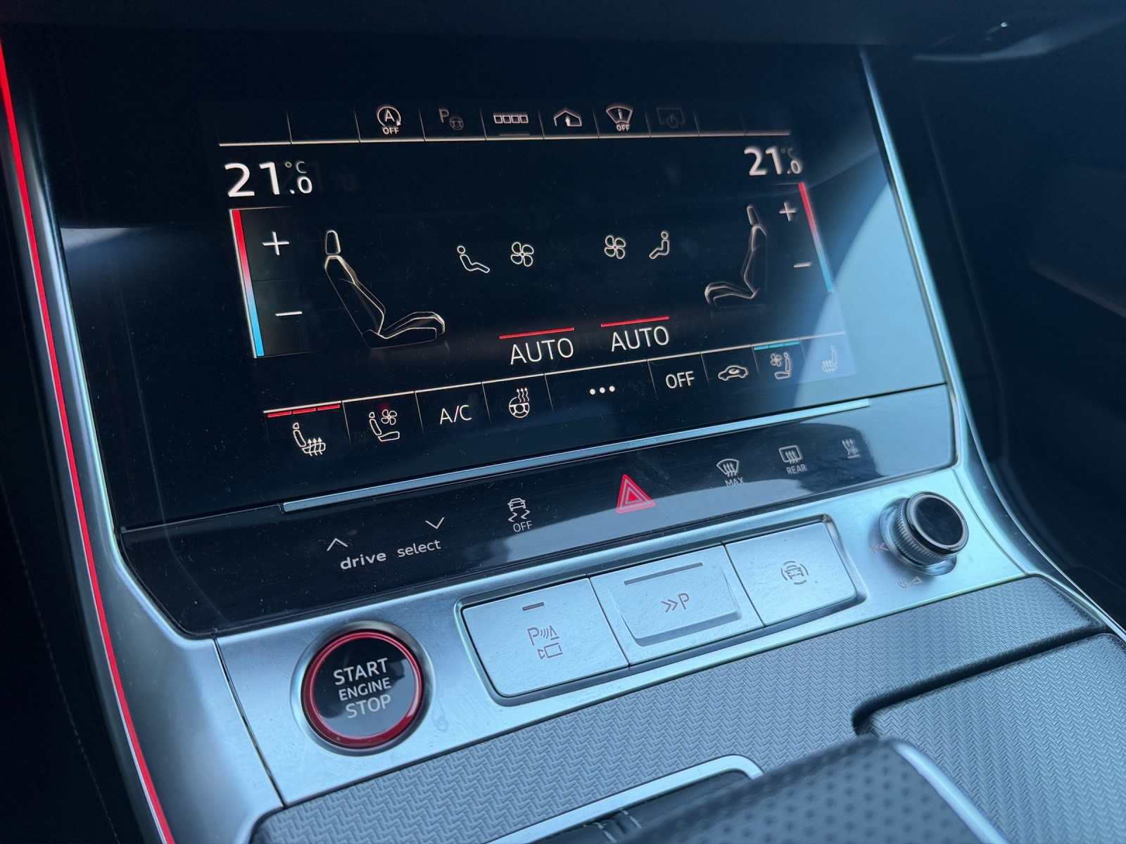AUDI RS6 Avant 4.0 V8 TFSI Performance Quattro T-Tronic / Top Ausstattung-image-17
