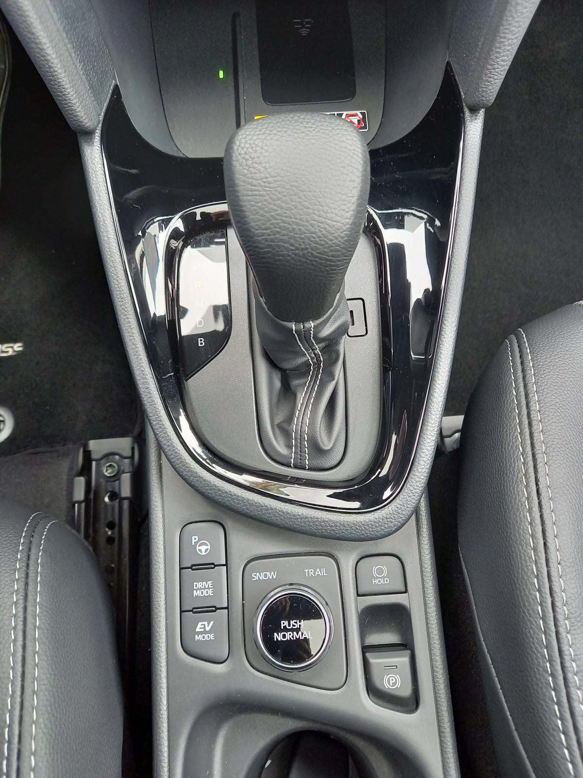 TOYOTA Yaris Cross 1.5 Premium AWDi e-CVT-image-9