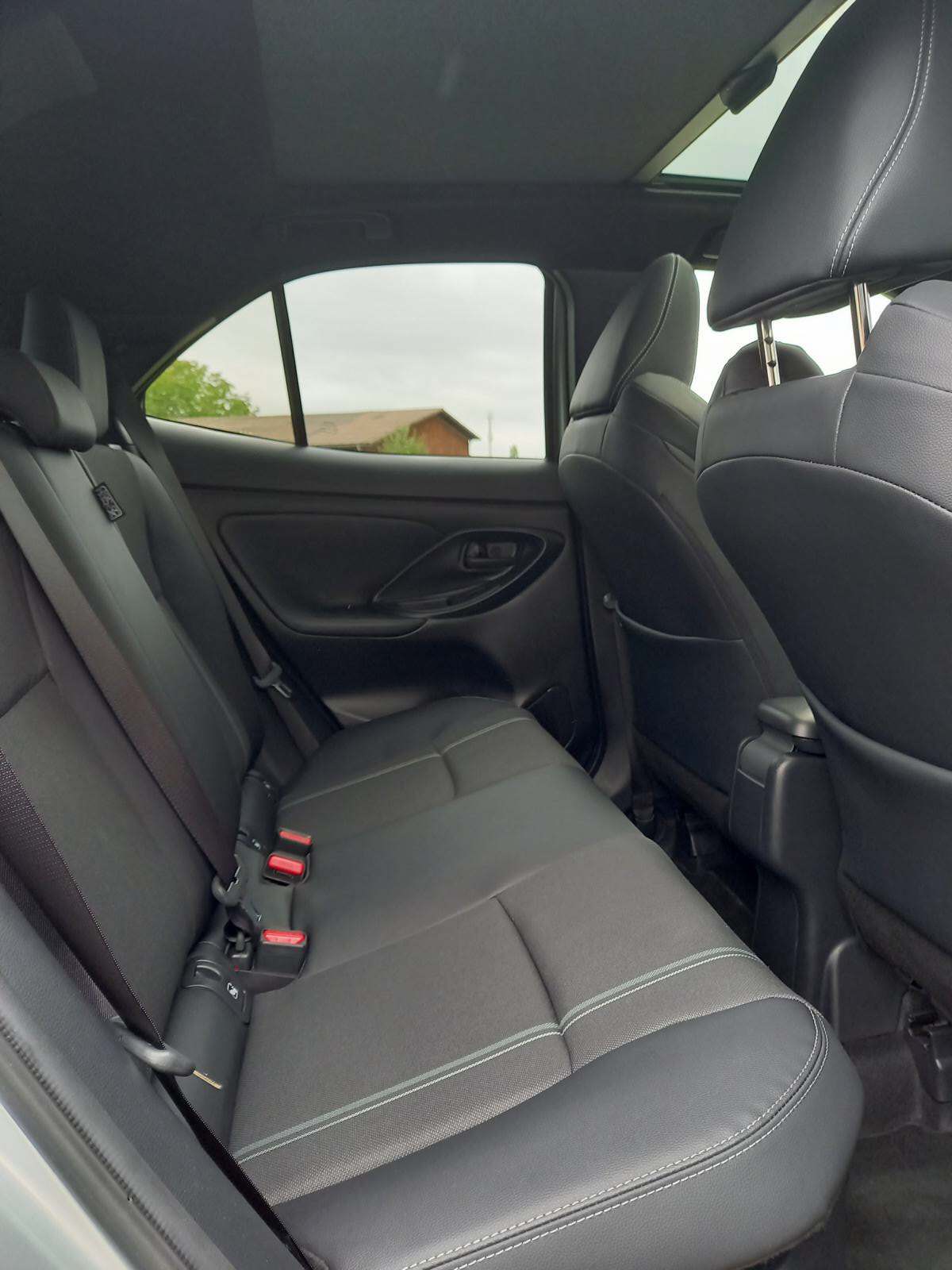 TOYOTA Yaris Cross 1.5 Premium AWDi e-CVT-image-12