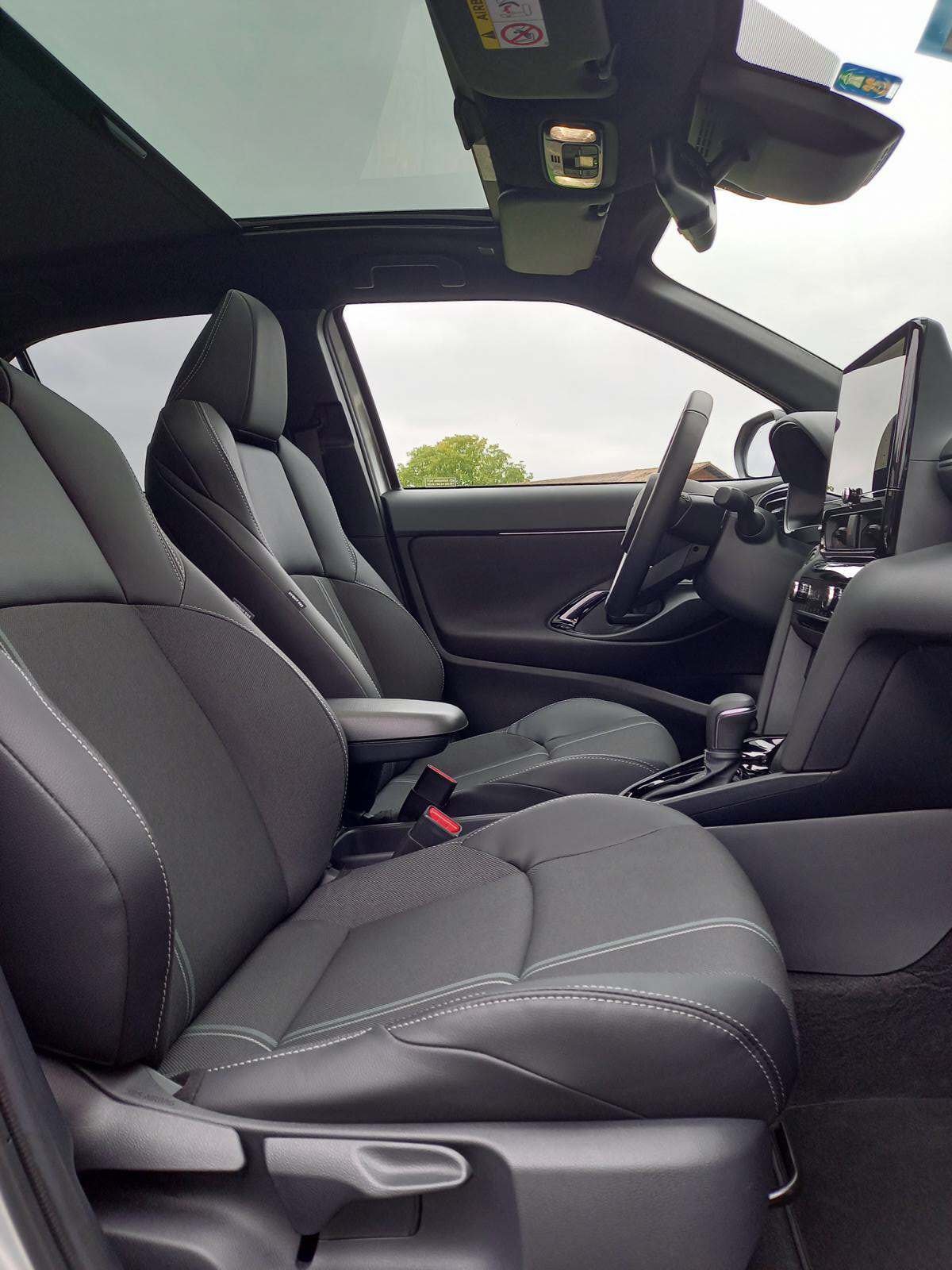 TOYOTA Yaris Cross 1.5 Premium AWDi e-CVT-image-11