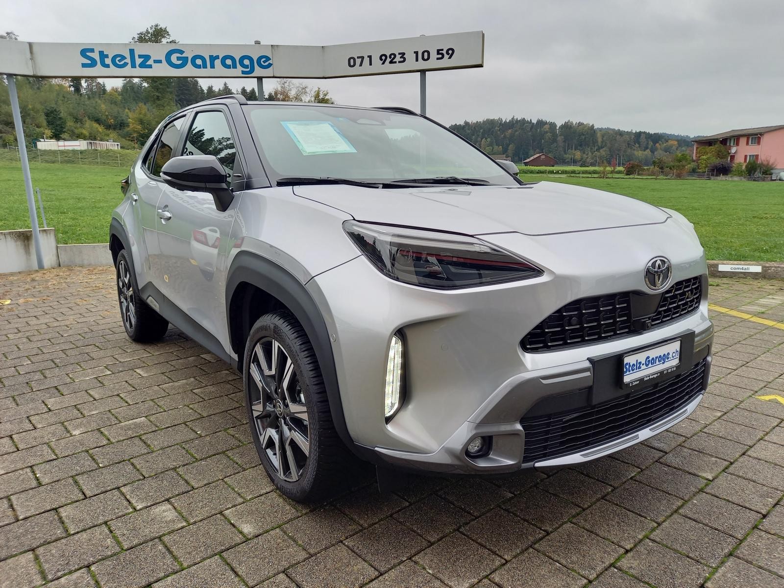 TOYOTA Yaris Cross 1.5 Premium AWDi e-CVT-image-3