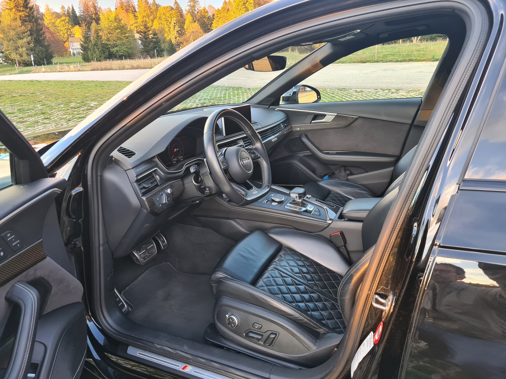 AUDI 3.0 V6 TFSI quattro S-Tronic-image-9