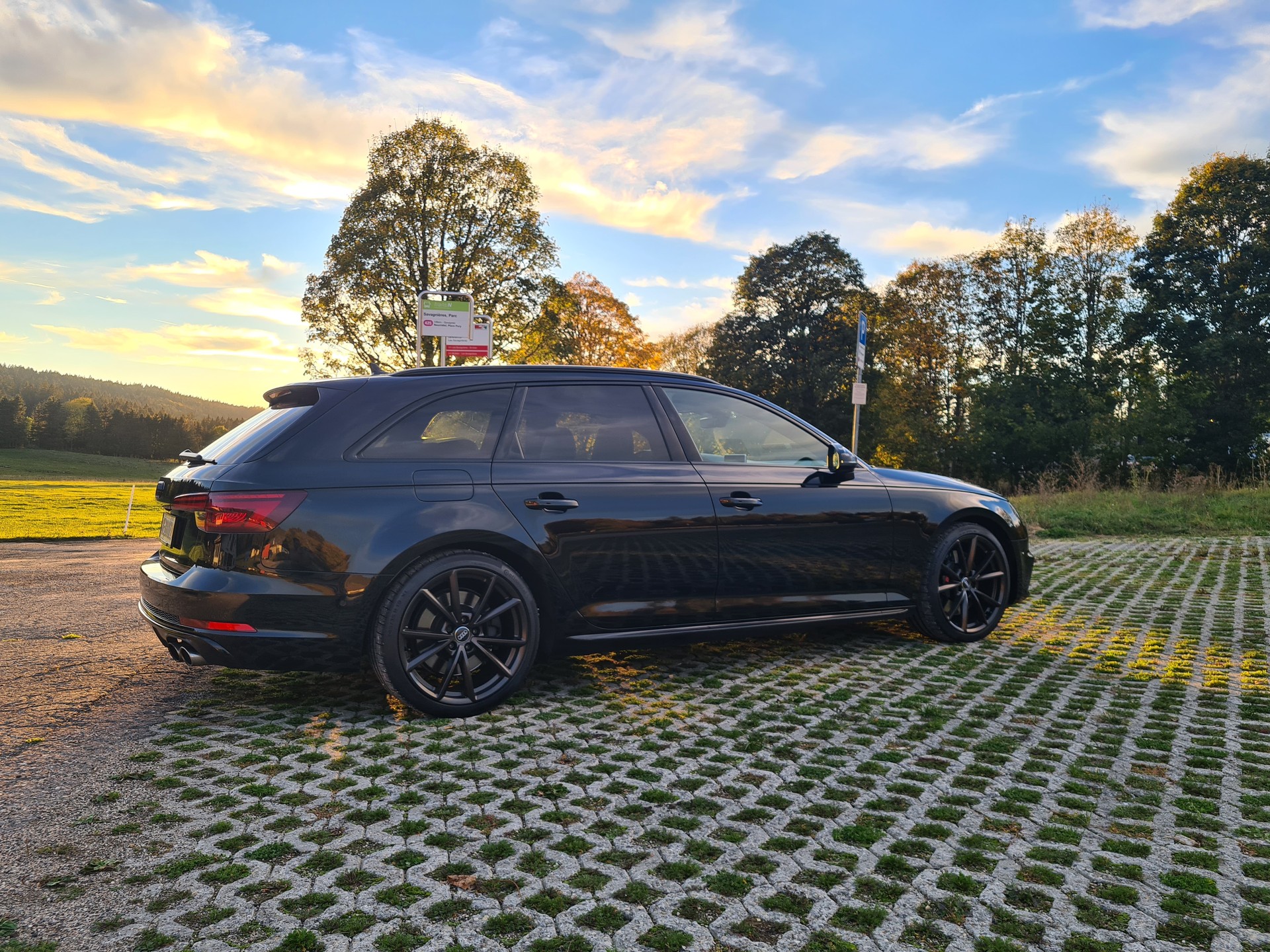 AUDI 3.0 V6 TFSI quattro S-Tronic-image-4