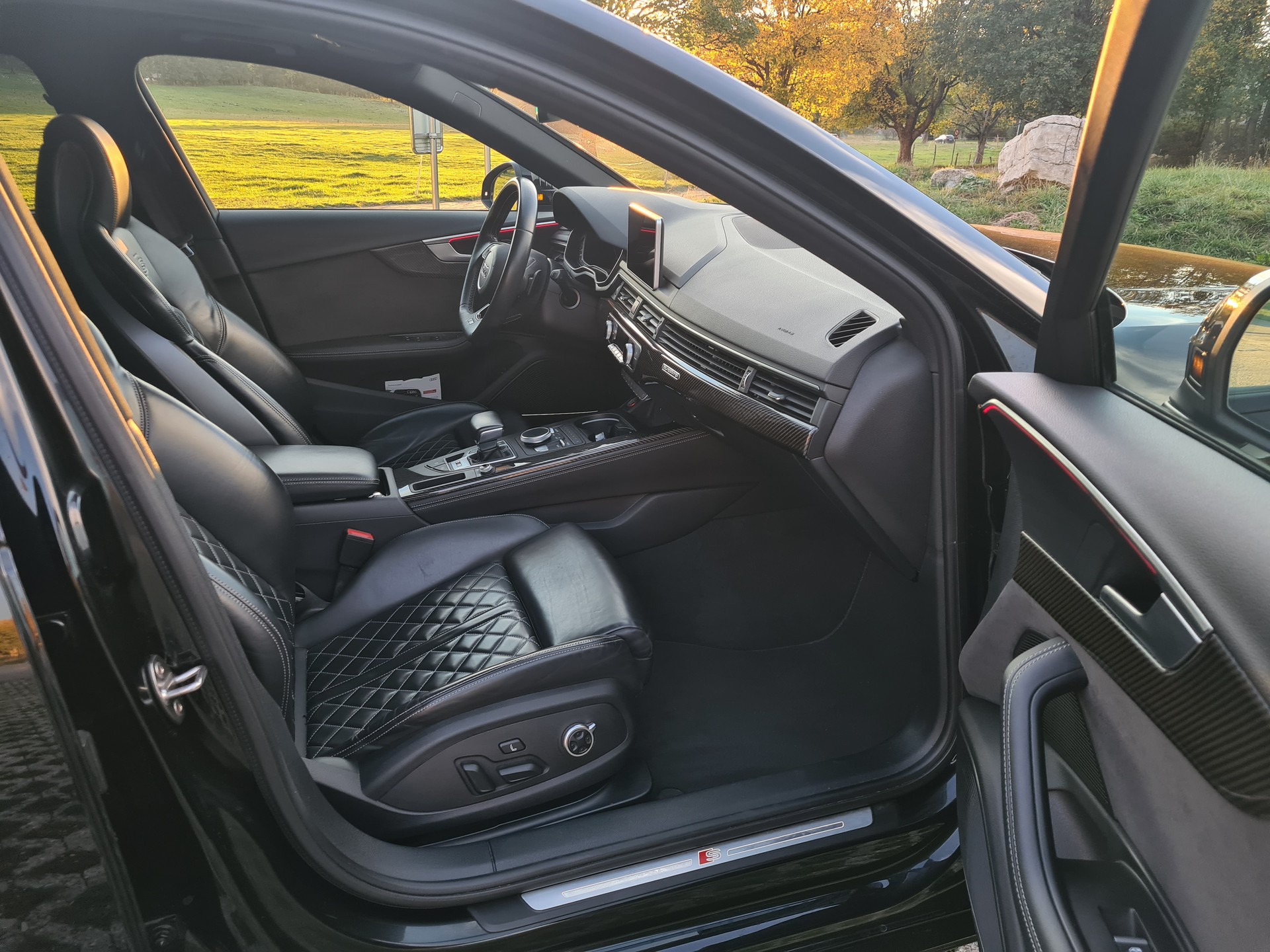AUDI 3.0 V6 TFSI quattro S-Tronic-image-13