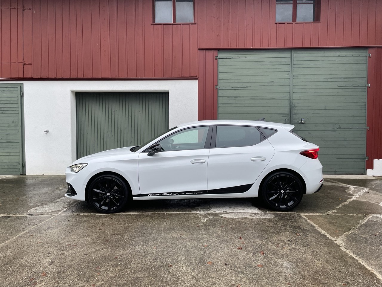 SEAT Leon 1.5 eTSI mHEV DSG Hola FR-image-1