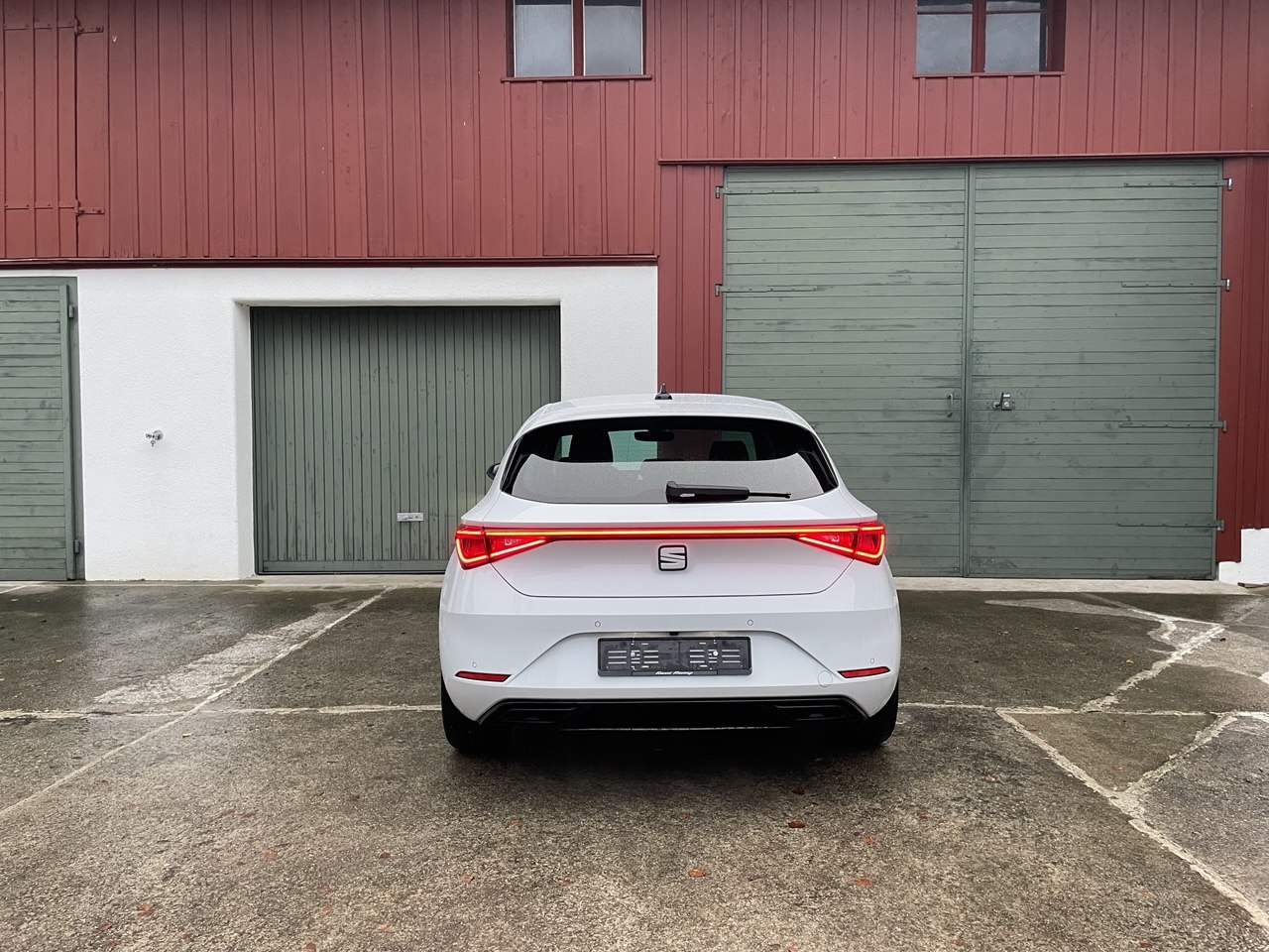 SEAT Leon 1.5 eTSI mHEV DSG Hola FR-image-2
