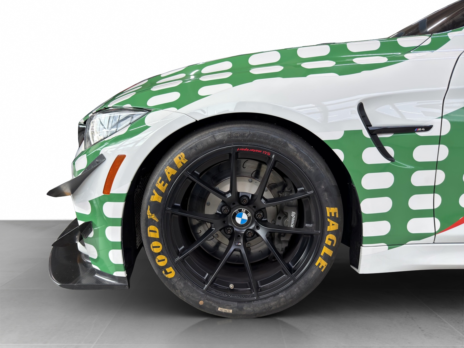 BMW M4 GT4 Rennfahrzeug-image-11