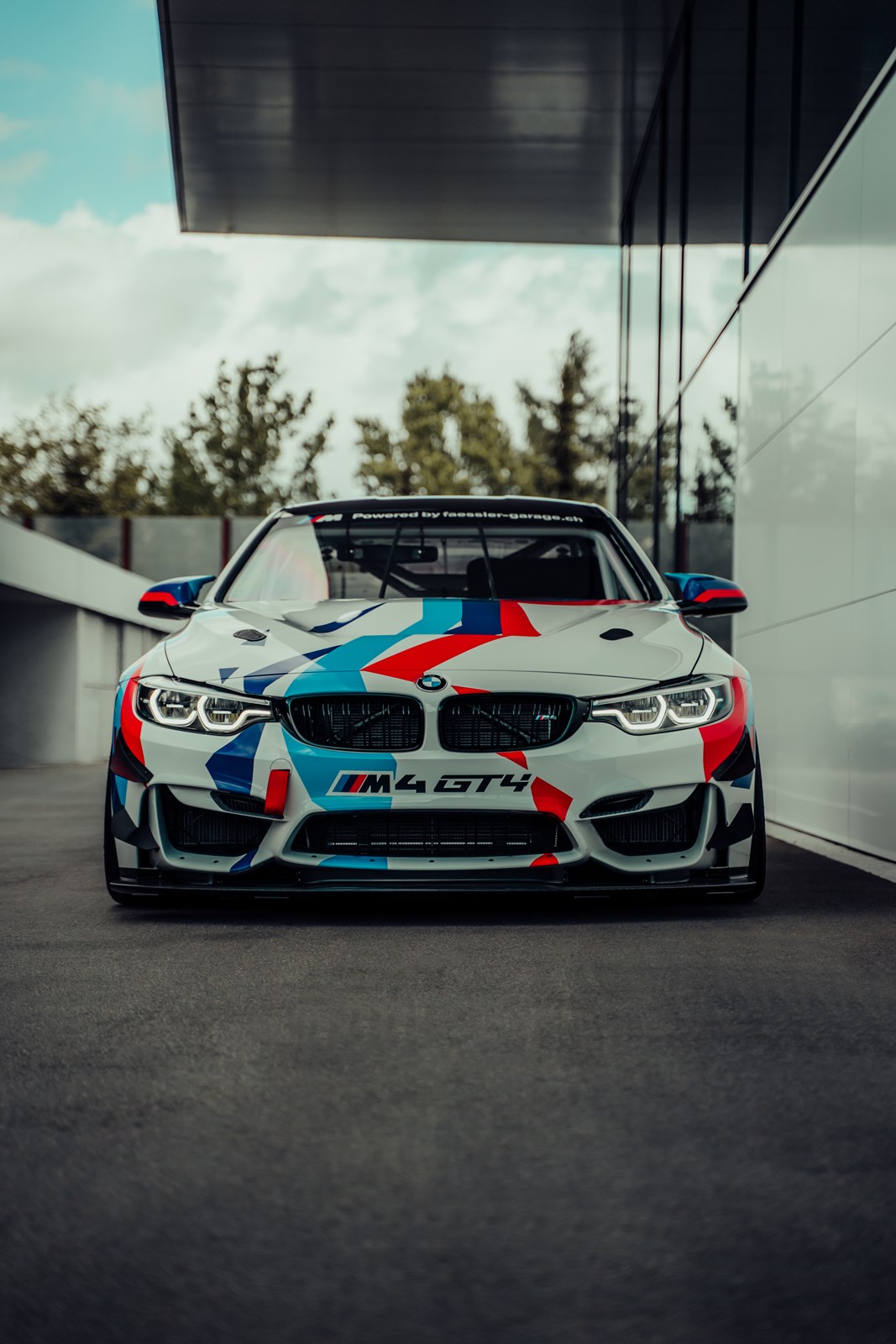 BMW M4 GT4 Rennfahrzeug-image-1