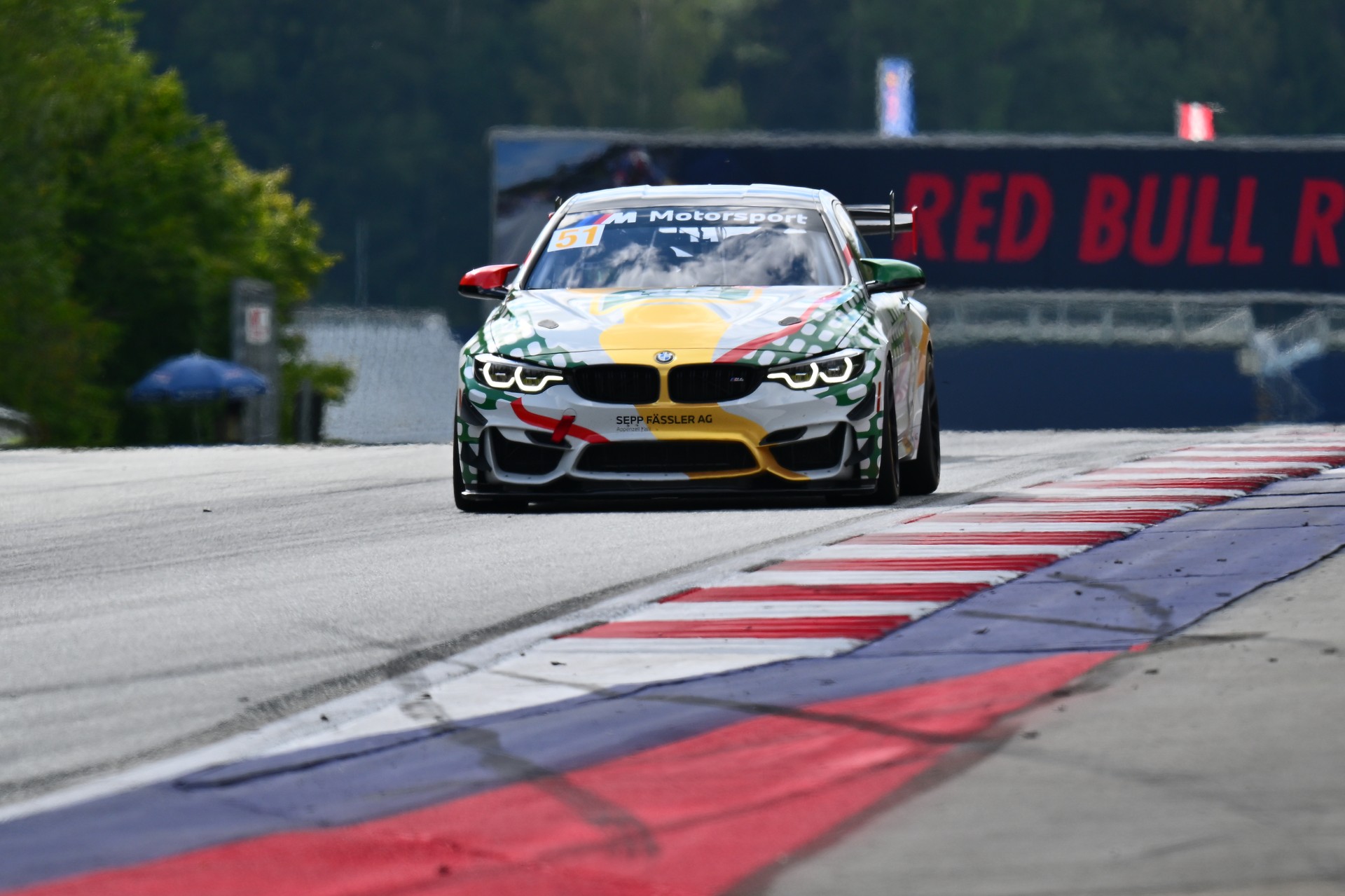 BMW M4 GT4 Rennfahrzeug-showroom-element-3