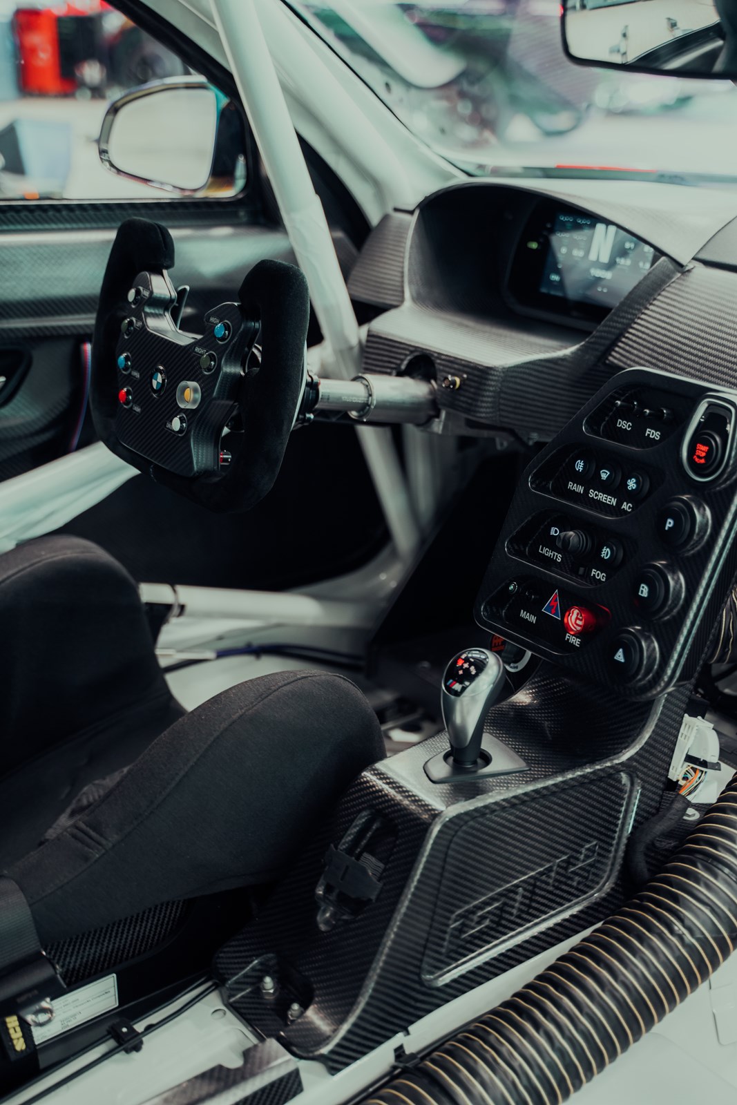 BMW M4 GT4 Rennfahrzeug-image-6