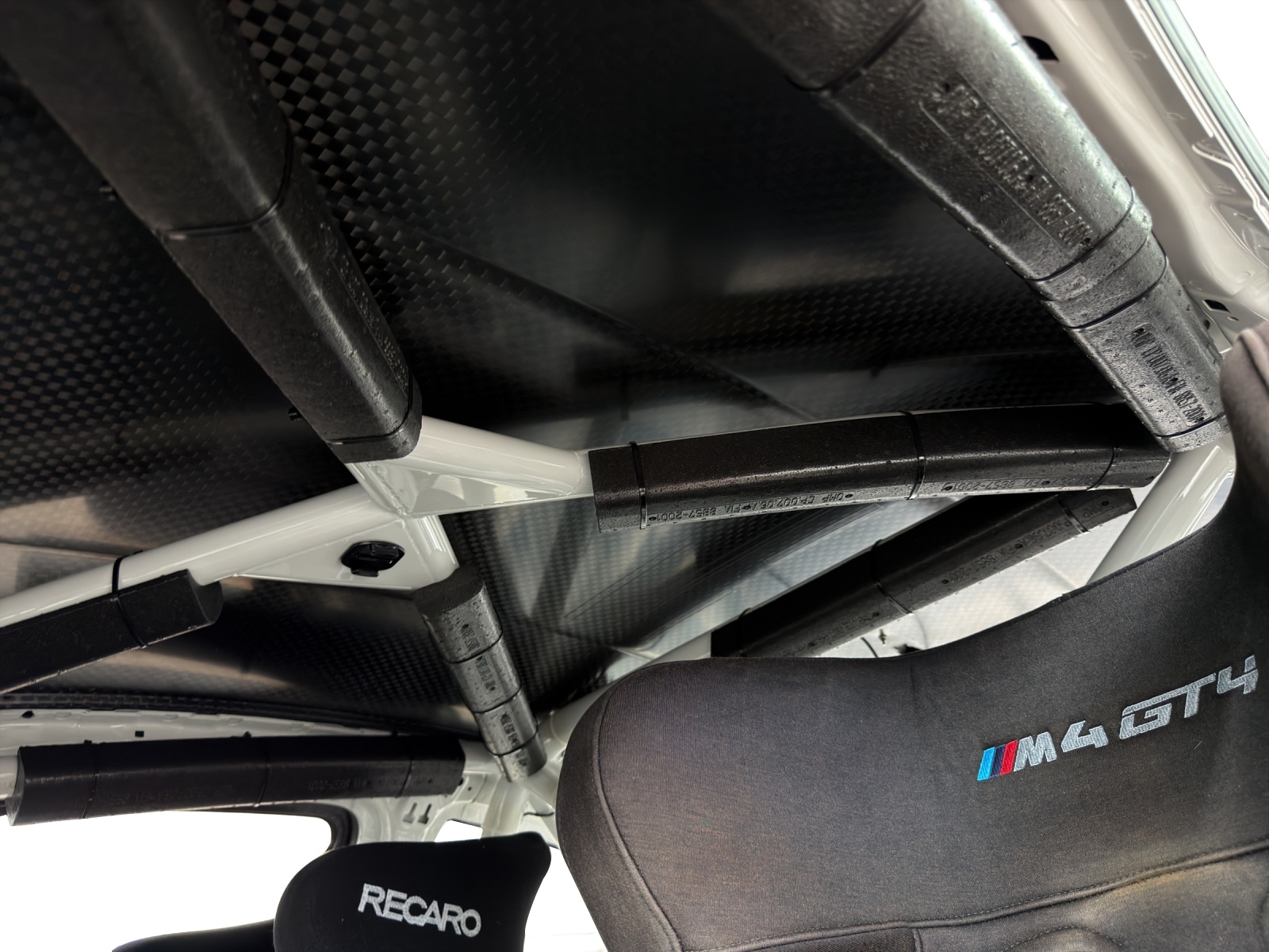 BMW M4 GT4 Rennfahrzeug-image-9