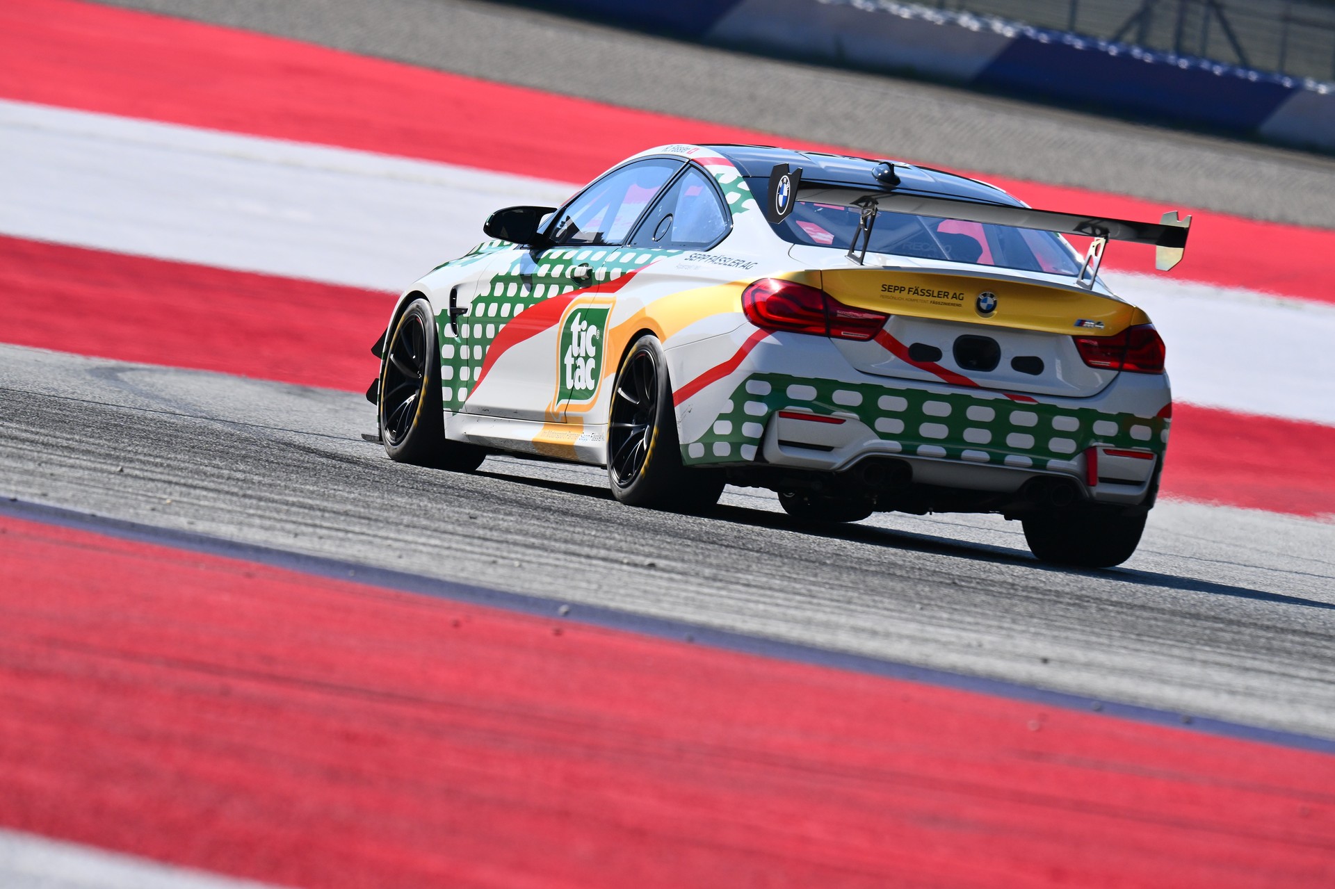 BMW M4 GT4 Rennfahrzeug-image-15