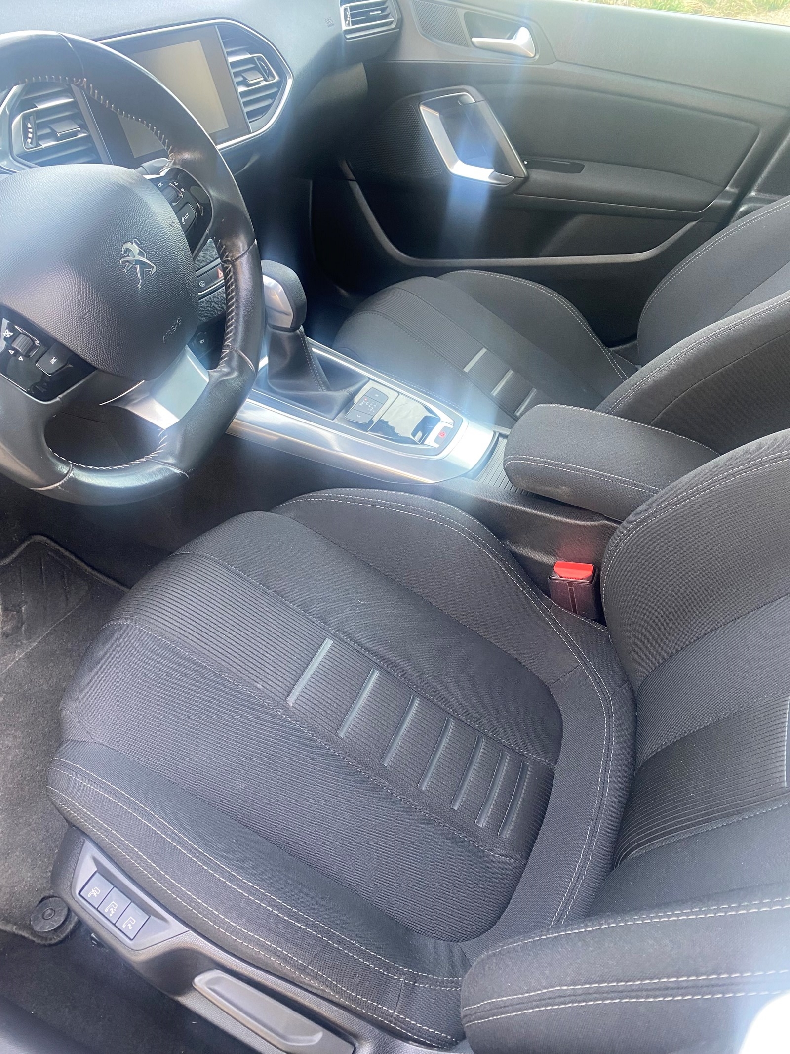 PEUGEOT 308 SW 1.2 THP Allure Automatic-image-6