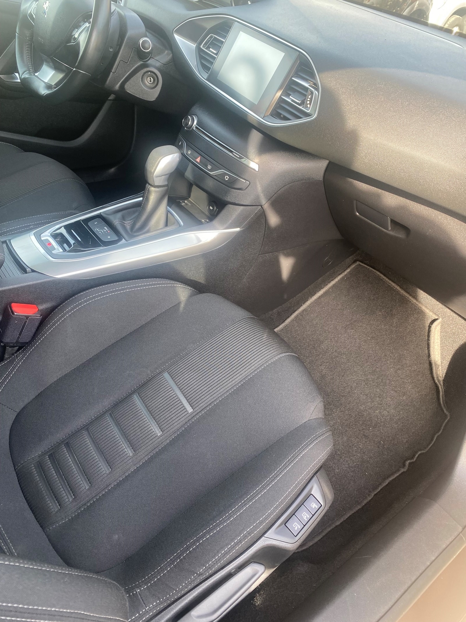 PEUGEOT 308 SW 1.2 THP Allure Automatic-image-12
