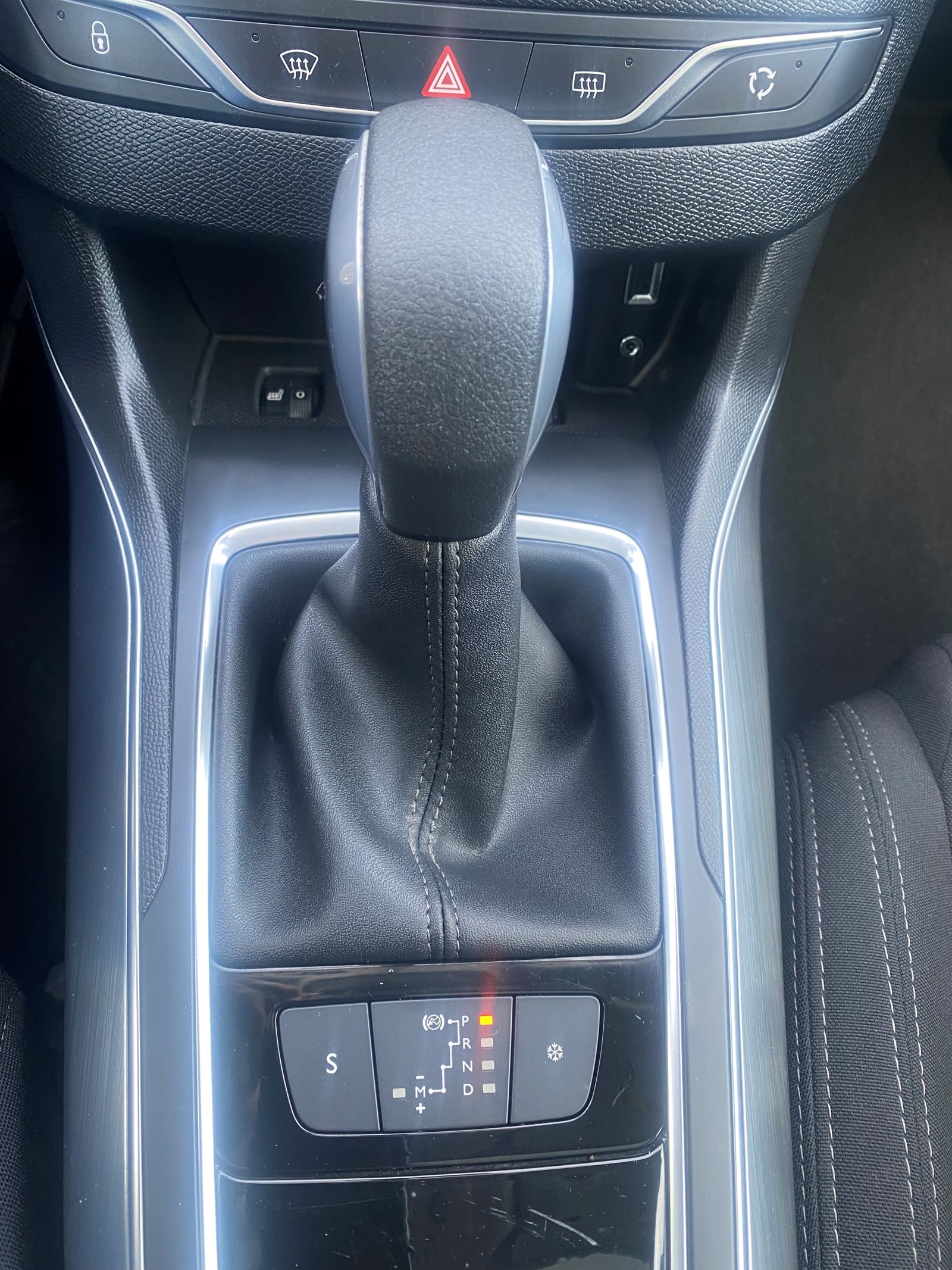 PEUGEOT 308 SW 1.2 THP Allure Automatic-image-13
